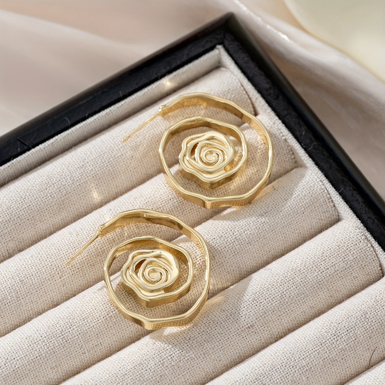 TEMU A Pair Of Sophisticated Copper Spiral Hoop Earrings For Women Featuring A , Perfect For Daily Wear And Special Occasions Throughout The Year