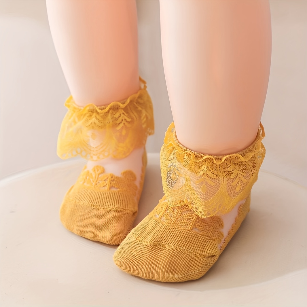 Een paar lichtgewicht, ademende, met kant afgewerkt