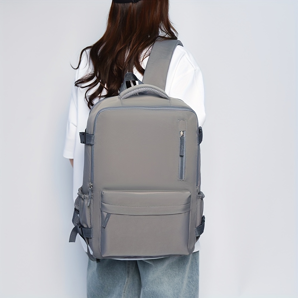 Mochila para mujer de gran capacidad y ligera, diseño de equipaje de mano con apertura de 180°, correas ajustables, múltiples compartimentos con cierre de cremallera y hebilla, estructura metálica duradera y forro de poliéster, mochila negra casual para viajes, negocios, diseño minimalista, costuras reforzadas, bolso versátil, ideal para entusiastas del aire libre