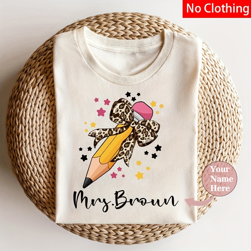 맞춤형 교사의 날 티셔츠 -   개인화된 이름,   프린트 리본 & 연필 디자인, 반팔, 화이트 폴리에스터 - 교육자들을 위한 이상적인 선물, 교사 선물