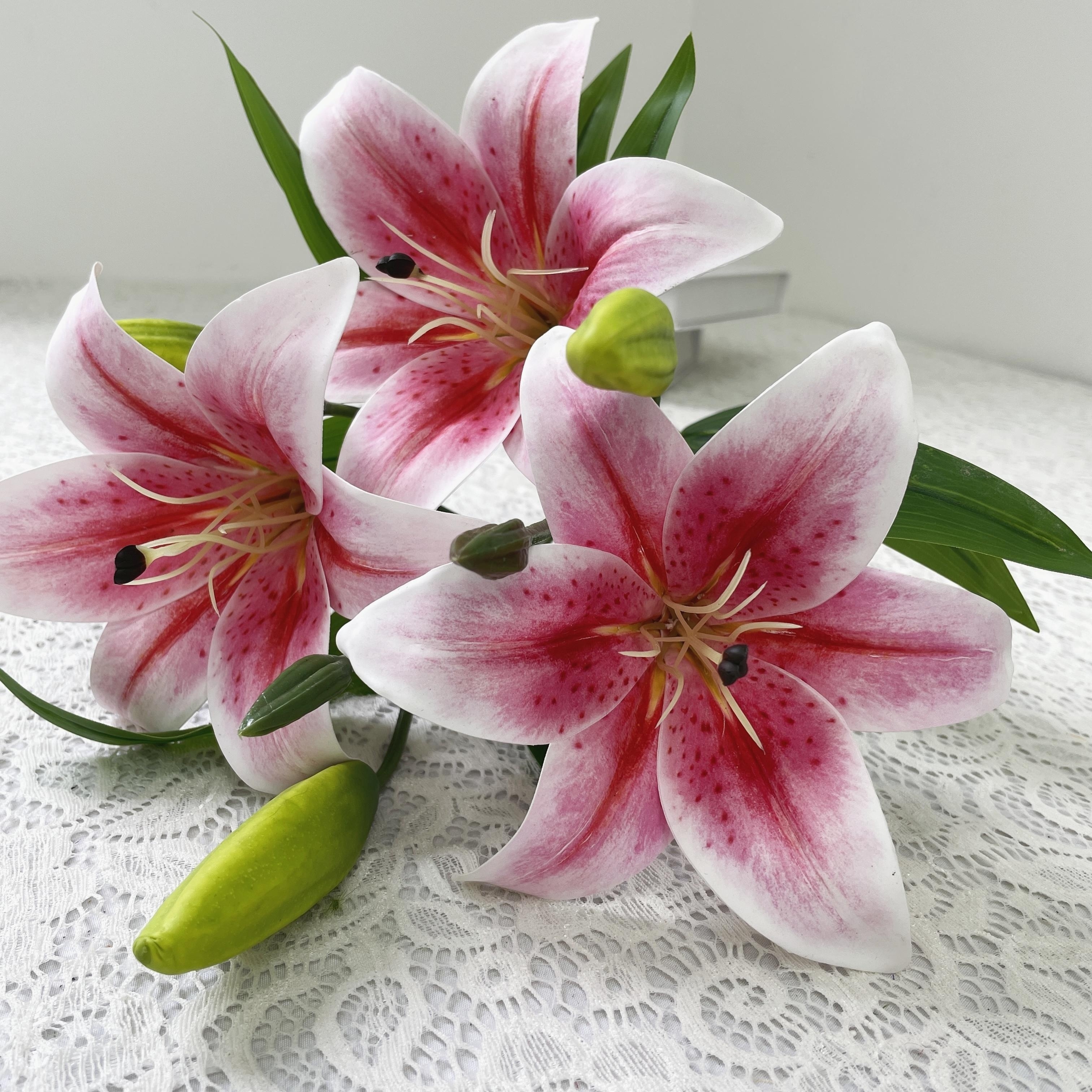 1pc, Artificial Pink Touch Lily Fake Flower With 3 Flowers And 6 Buds Pu Moisturizing Lily Flowers For Dining Room Decor, Suitable For Home Decoration, Office Decor, Wedding Bridal Party Arrangement