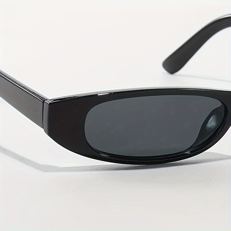 A Single-Pack Small Frame Cat-Eye Decorative Glasses, Trendy And Stylish, Suitable for Women with Small Faces Or Men Who Pursue Fashion Trends, Perfect for Wearing at Parties Or During Photo Shoots