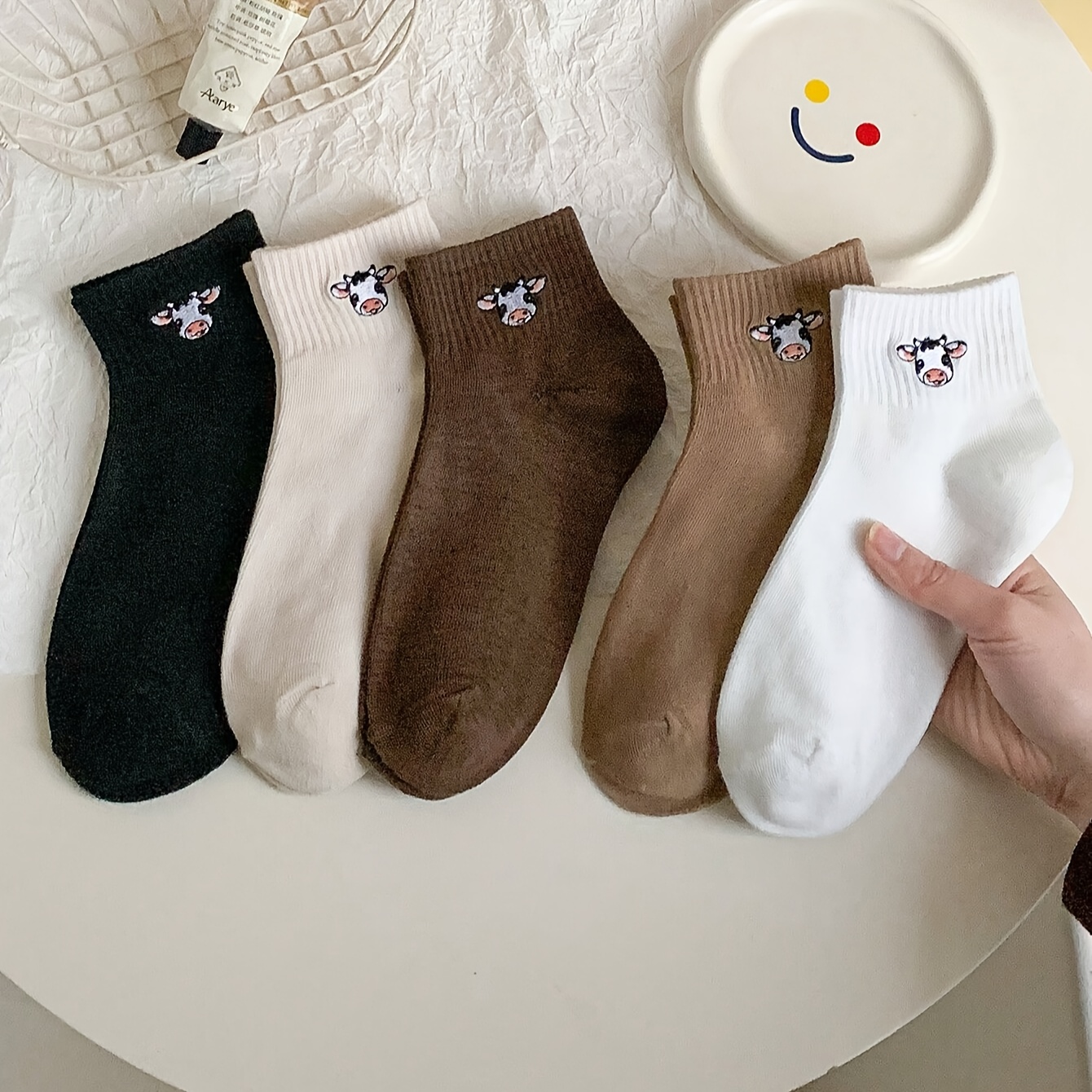 E-shop 5 Paar neue, kurze Socken im neuen Stil mit Stierkopf-Stickerei, vielseitig und bequem