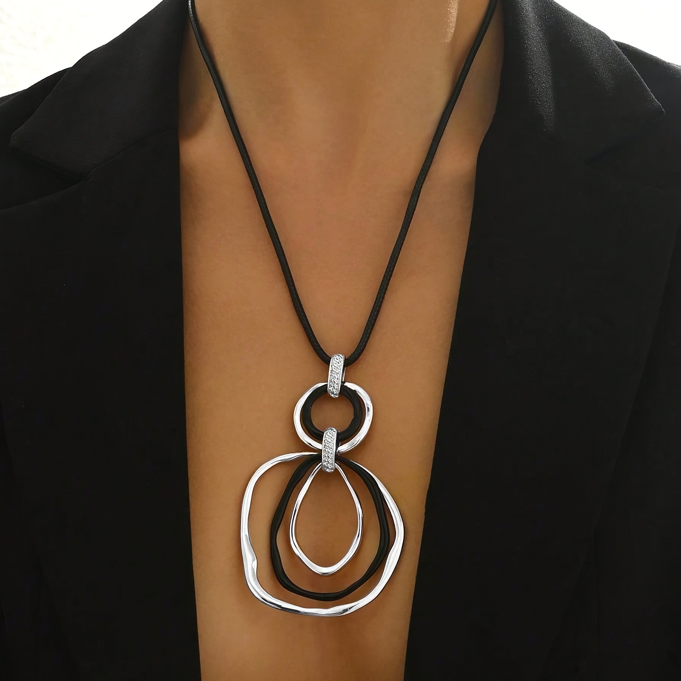 TEMU 1pc Nouveau Patchwork Automne Hiver Mode Long Irregular Géométrique Creux Cercle Pendentif Collier Chaîne Pull Accessoire Polyvalent