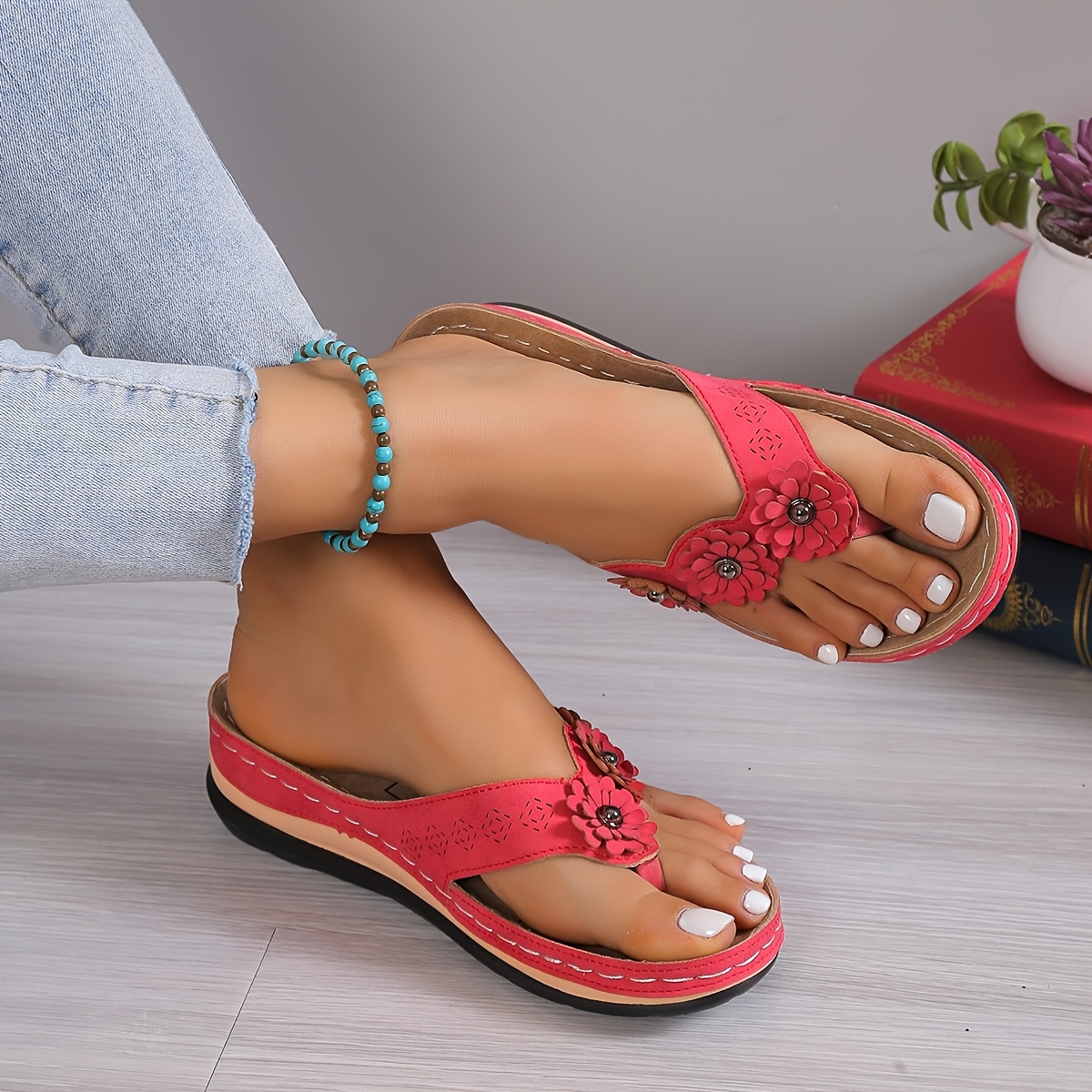 Women's Summer Thick-soled Split Flower Slippers White Women with Floral Decoration Sole Hand-sewn Lightweight Comfortable Fashion Sweet Elegant New Style Wedge Heel Thick Soles High Quality Platform Clog Slippers Zhuocai