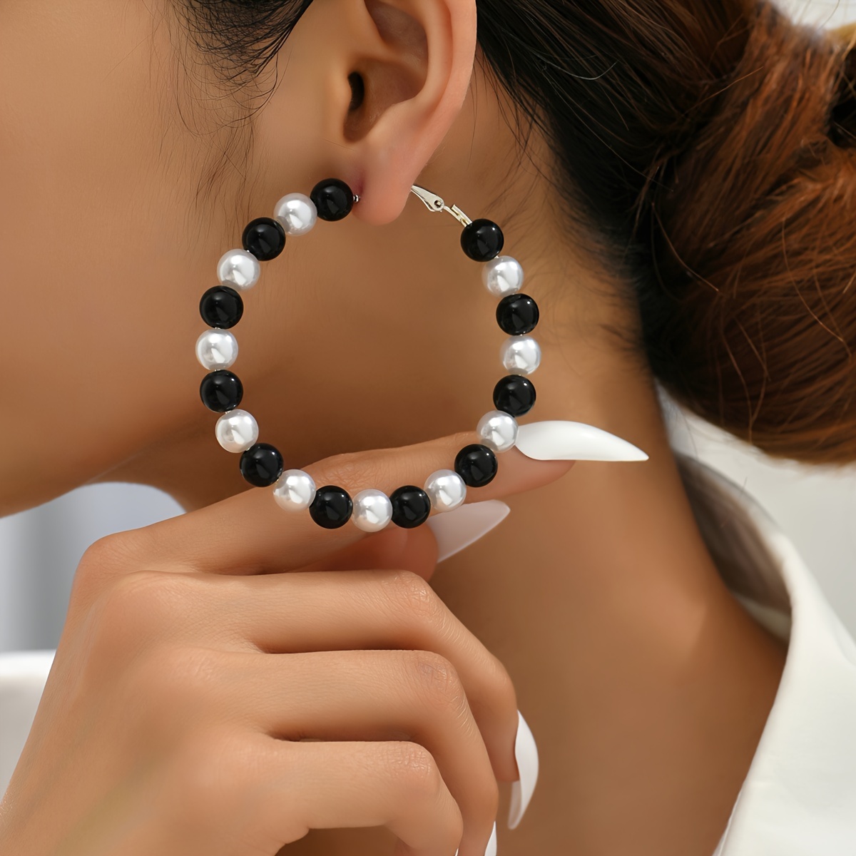 

Exquisite Imitation Pearl With Black Acrylic Beads Design Hoop Earrings Bohemian Elegant Leisure Style Match Female Daily Outfits