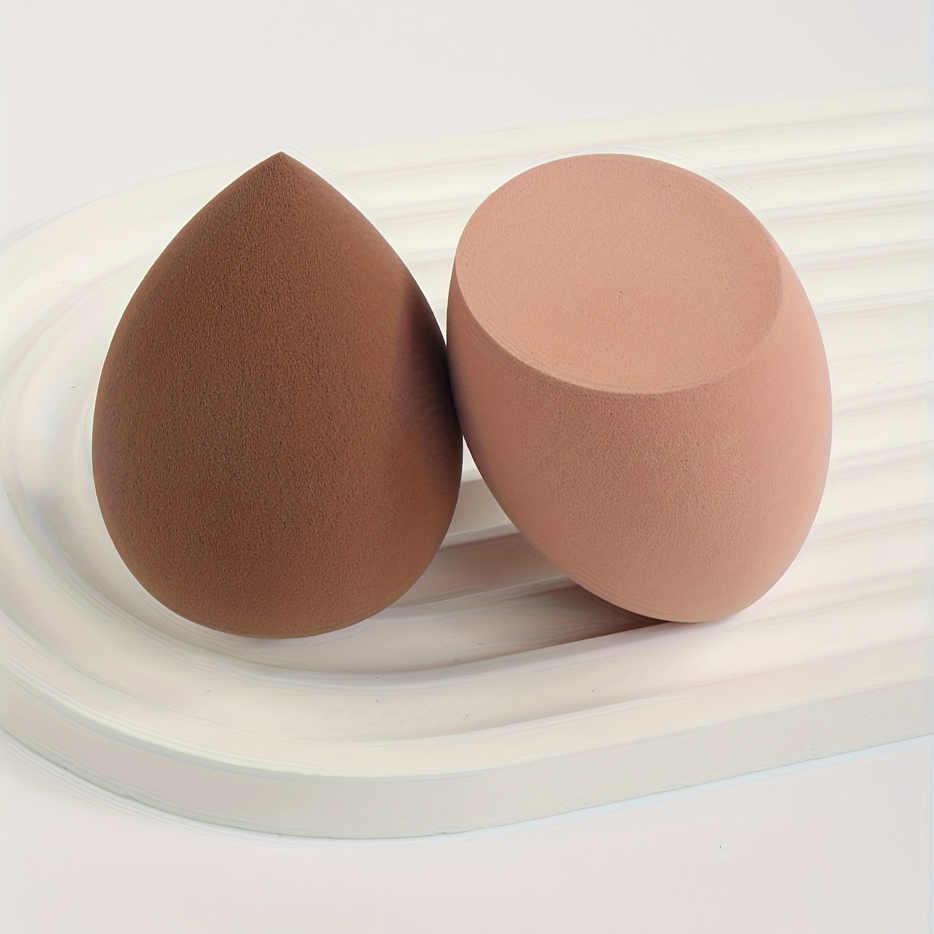TEMU 2-count Pack Of Makeup Sponges. Out And Blend Foundation, Avoiding Uneven Application. Use Dotting Or Tapping Techniques For A Lightweight,
