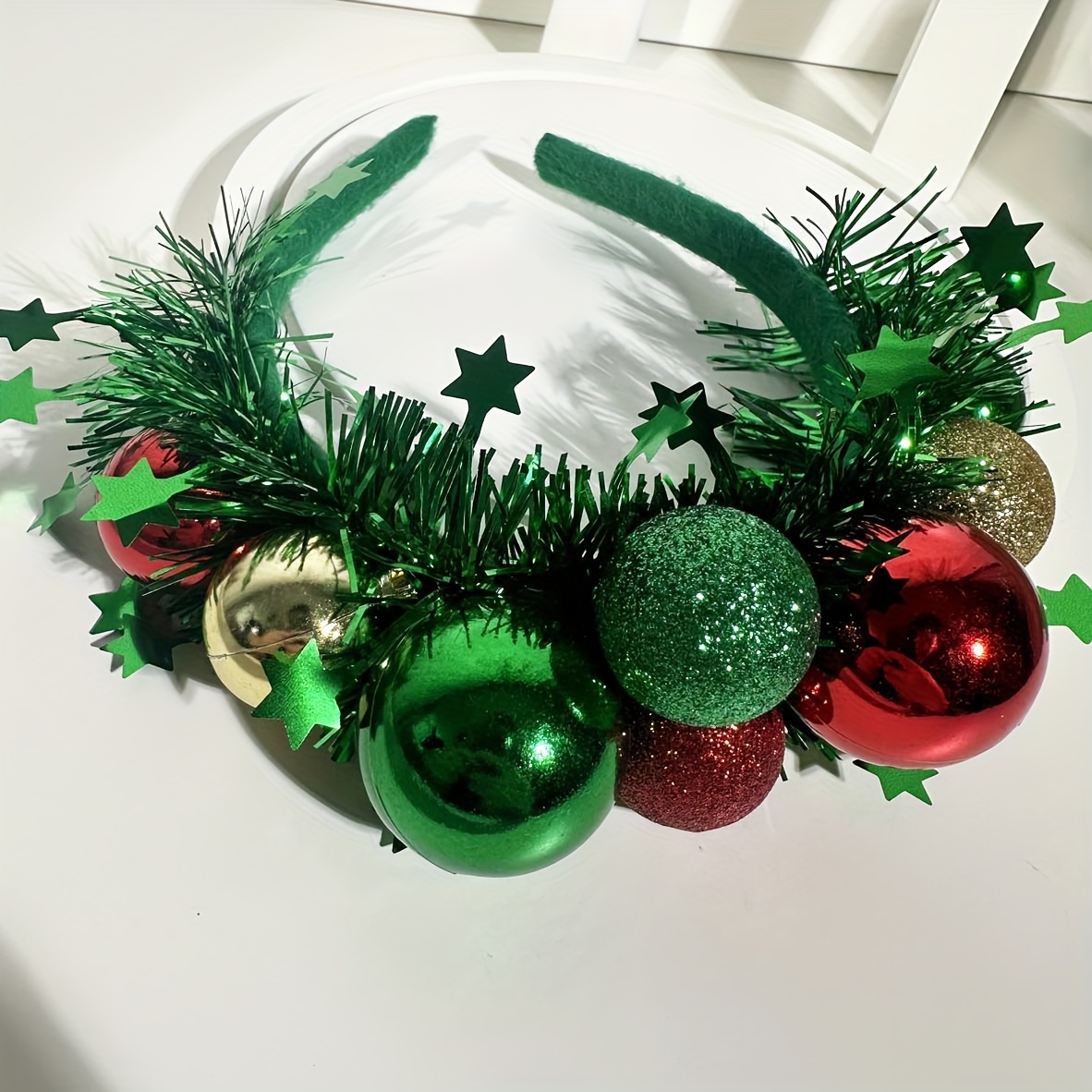 

Ruban de tête de Noël avec 8 boules colorées vert tinsel - Hairband élégant mignon, matériau en plastique avec séquins fleurs, pièce unique, accessoire de coiffure pour célébration festive