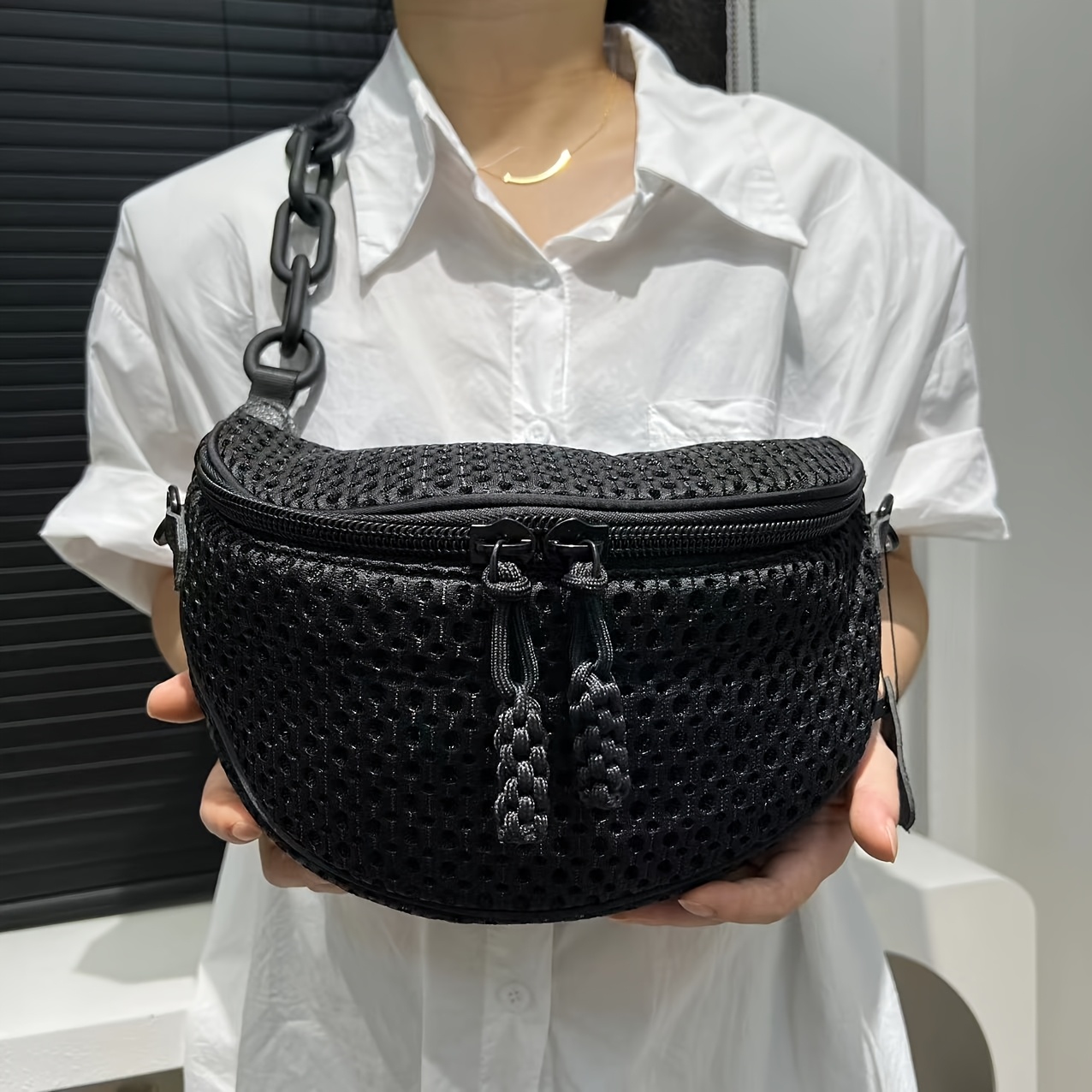 E-shop Damen Leichte Nylon Umhängetasche mit Schuhfach - Abnehmbarer Gurt, Reißverschluss, Mehrfachtaschen Sporttasche, geeignet für Reisen -