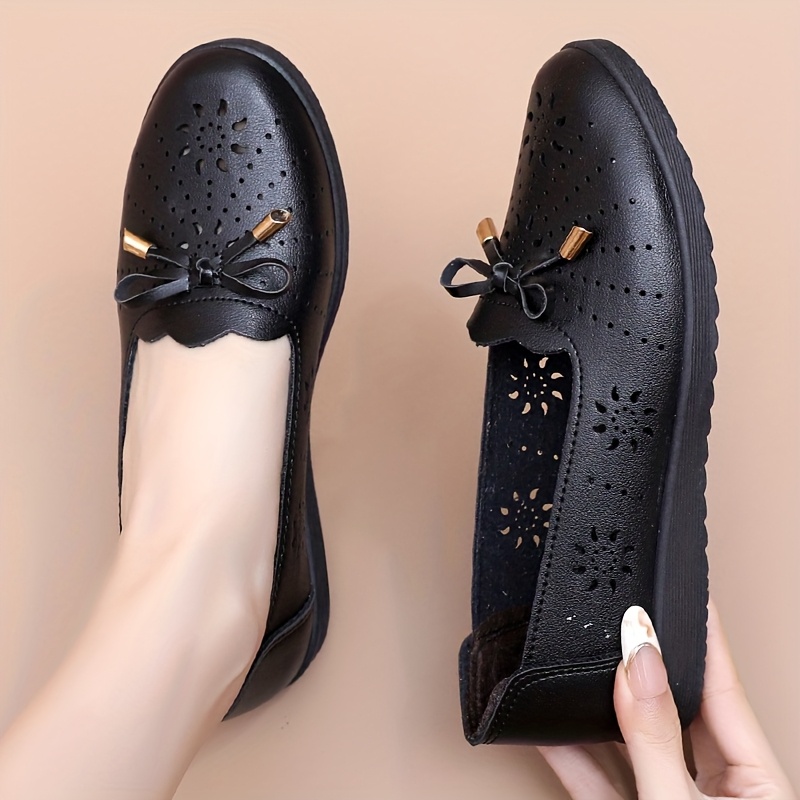 2026 new style summer for mothers flat shoes for middle aged and elderly non slip soft soled faux leather shoes breathable clogs women shoes