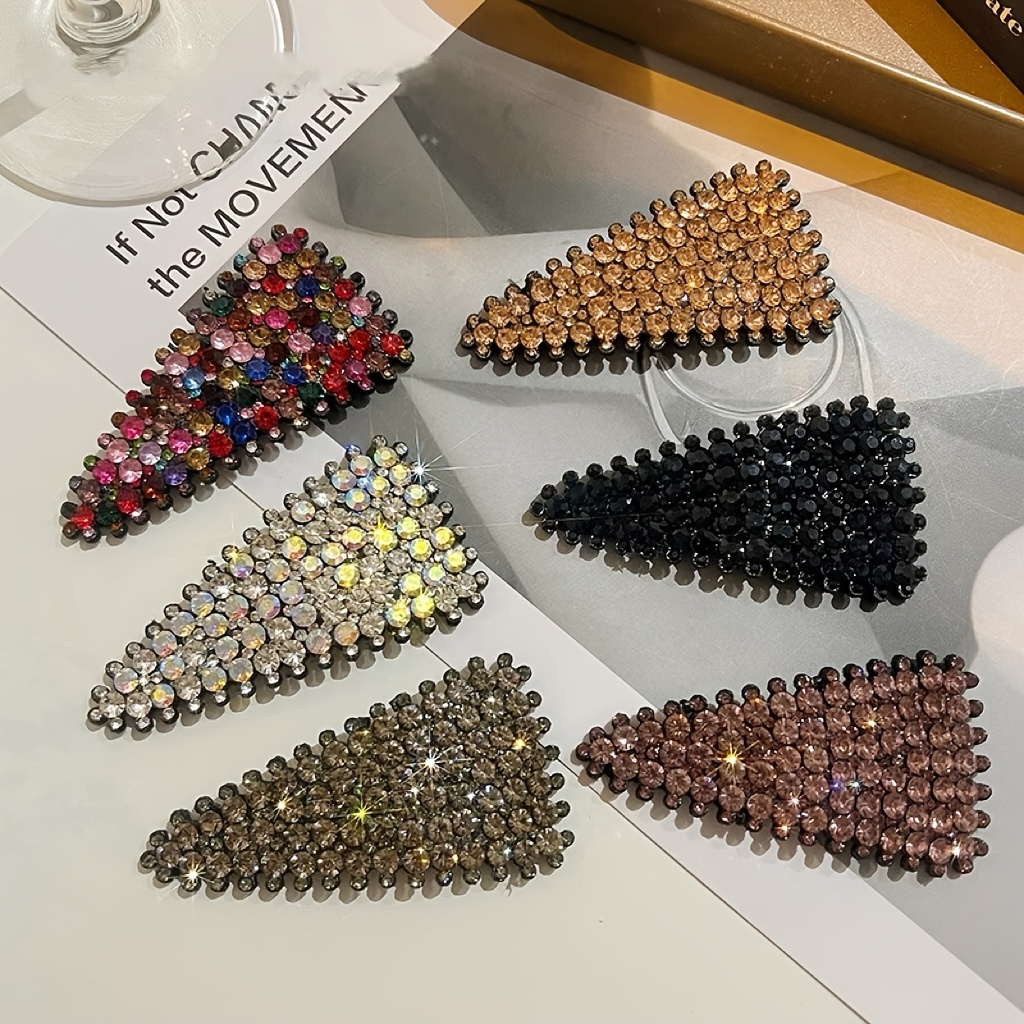 

A Pair Of Sparkling And Simple Water Drill Hair Clips With A High-end , Suitable For Side Clips, Bangs, And Head Accessories. The Shining Drill Hair Clip Is And Suitable For Daily , Ladies And Girls.