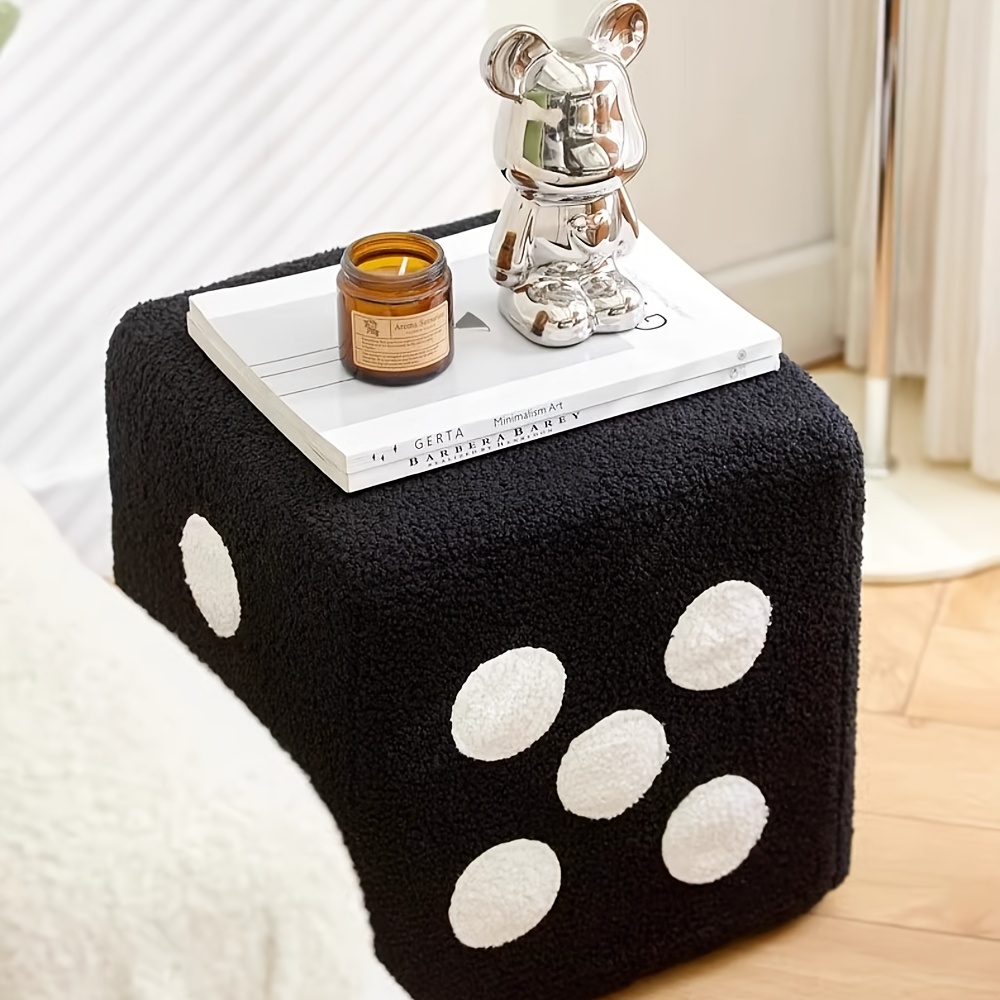 Tabouret court en forme de dé, meuble polyvalent