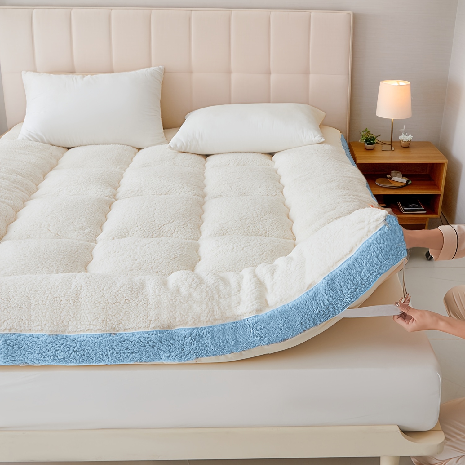 Sherpa Fleece Bed Cover, a Warm And Soft Bedding Protector Suitable for Sleep, Featuring an Ultra-Thick Luxurious Long-Pile Fleece Design, Soft Long-Pile Fleece Pillow Top, Polyester Filling, And Machine Washable for Autumn And Winter Bedroom Warmth
