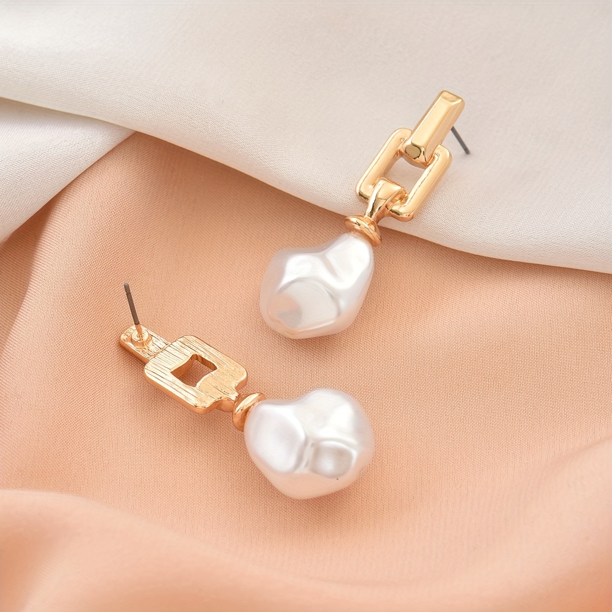 E-shop 1 Paar Elegante Damen-Ohrringe mit Perlenimitat – Minimalistische Asymmetrische Hängeohrringe, & Festgeschenk für Muttertag, Hochzeit, Party –