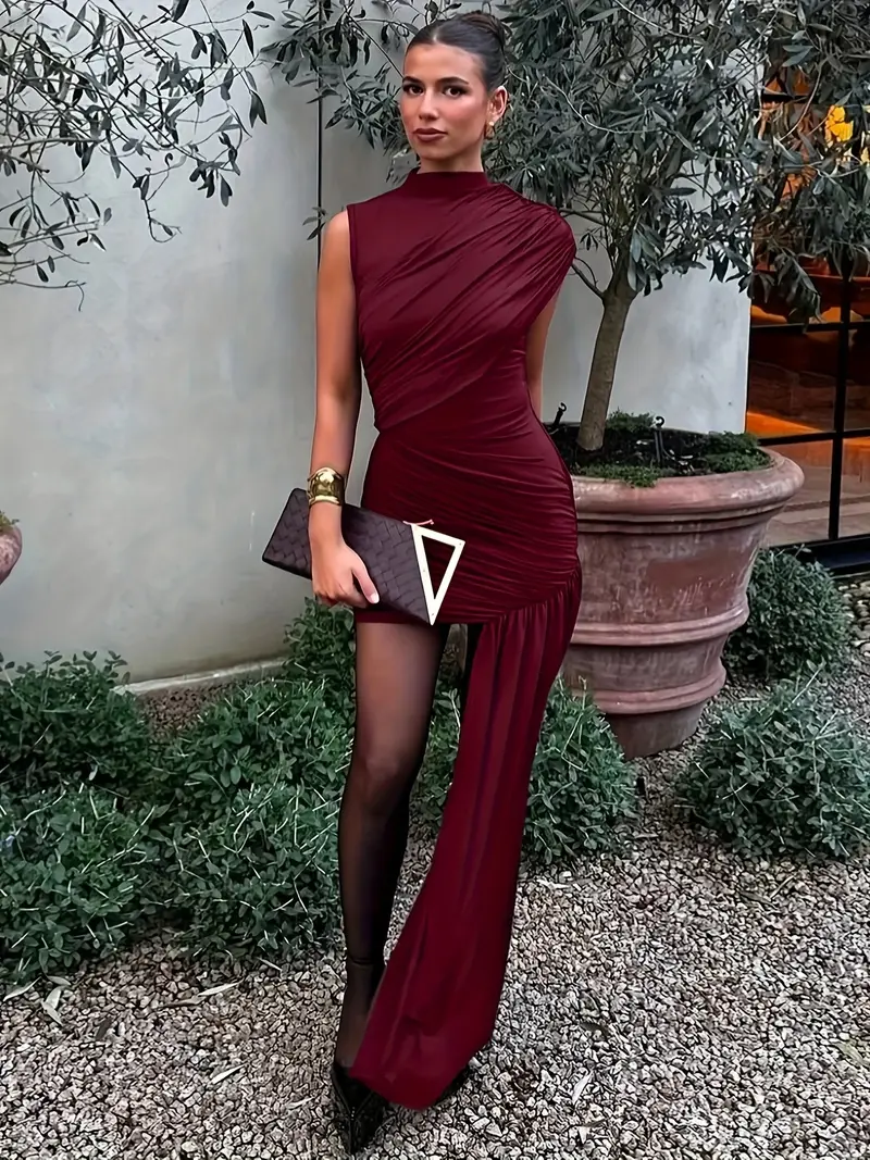 bodycon dress with shirt tied around waist How To Wear A Bodycon Dress Without Looking Too Risk