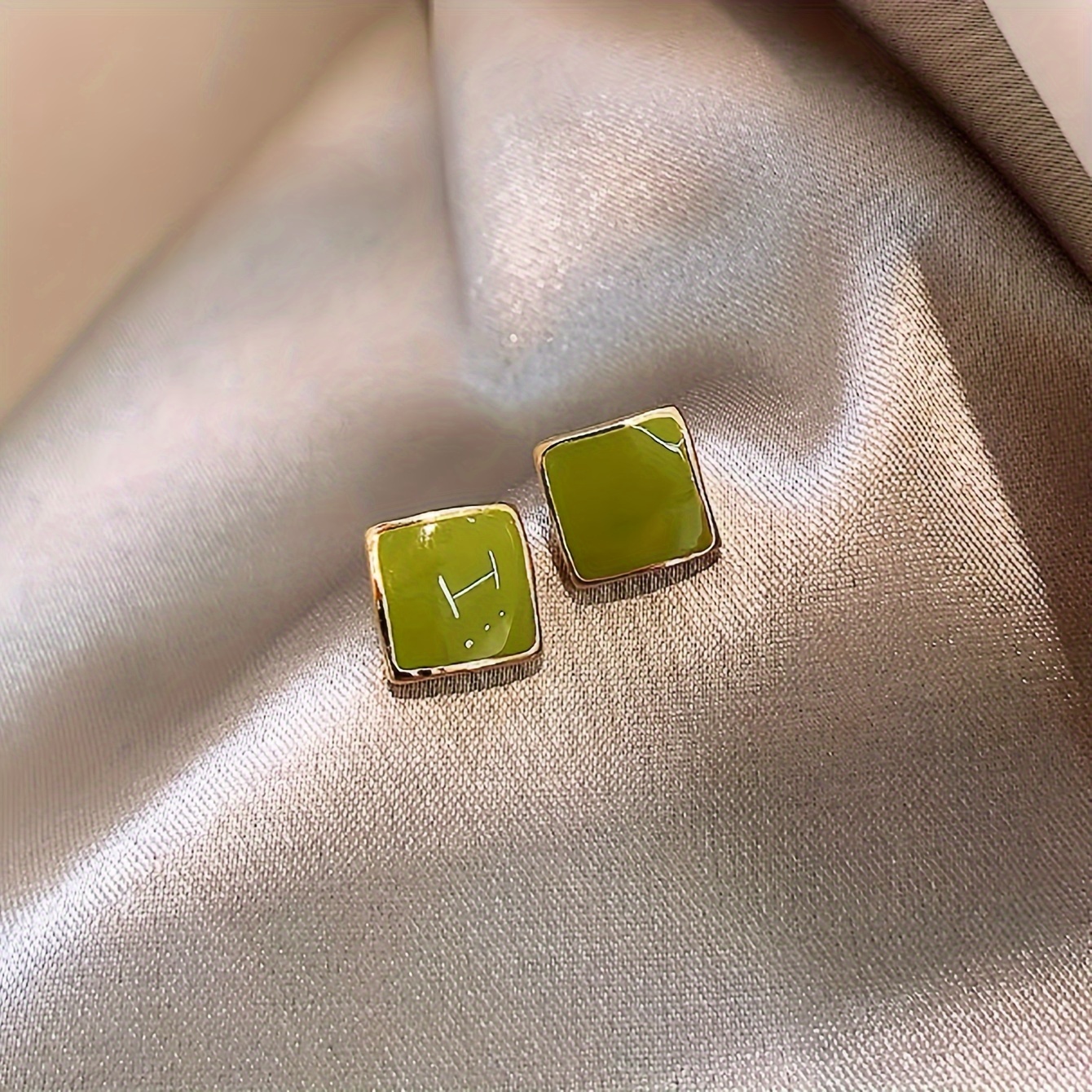 Image of A Pair Of Minimalist Geometric Small Square High-end Niche Light Luxury Elegant Daily Versatile Women's Fashion Stud Earrings