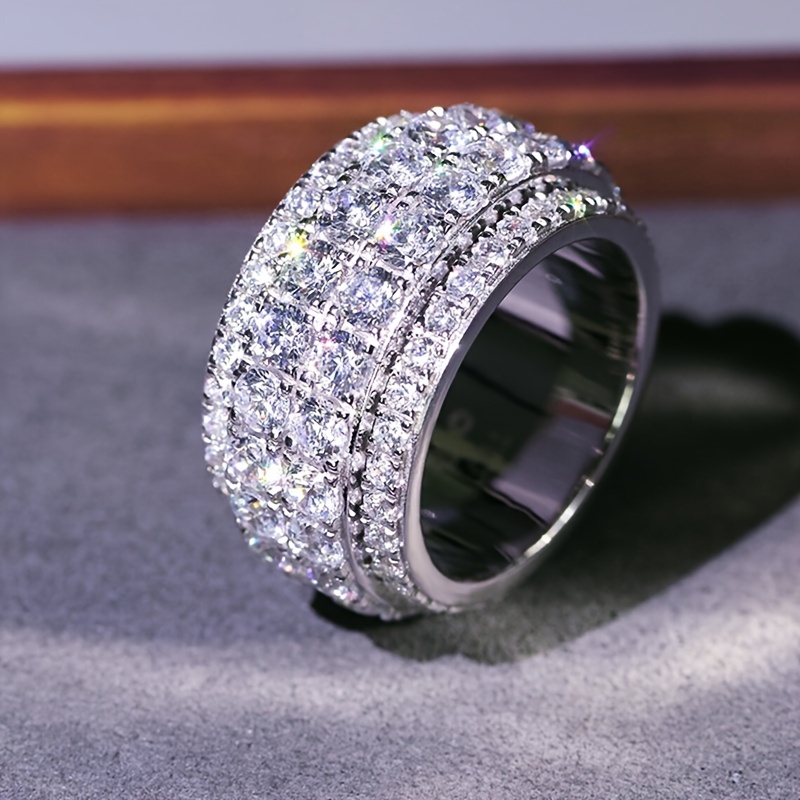E-shop Damenmode Ring mit breitem Band, luxuriöser High-End Ring mit voller Strassbesetzung aus synthetischem Zirkonia, Statement-Ring, trendiger