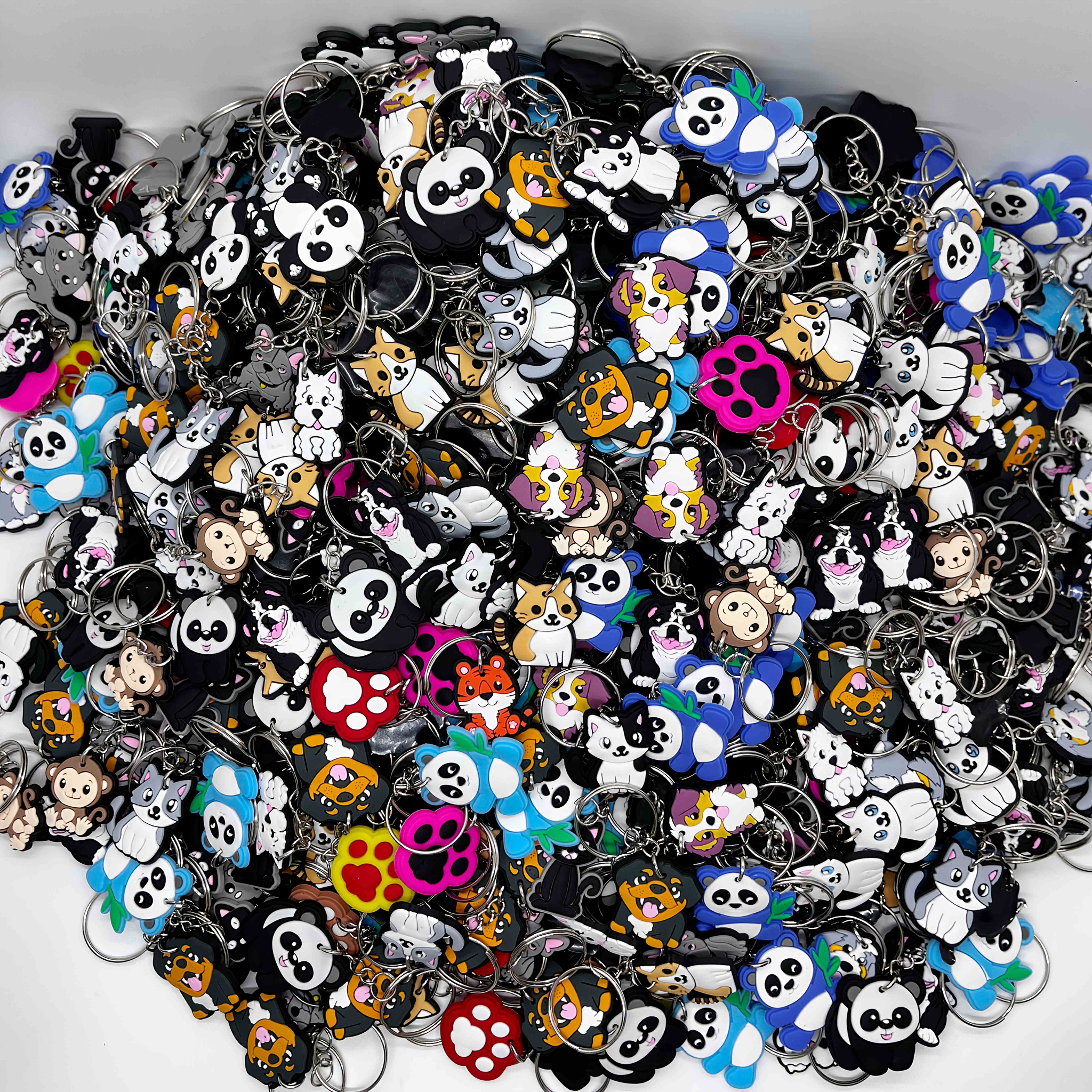 TEMU 60 Pezzi Set di Portachiavi PVC Stile Casual Fai da Te - Panda, di Cucciolo, Gattino, Charm Anime per Borse con Design Irregolare per Donne