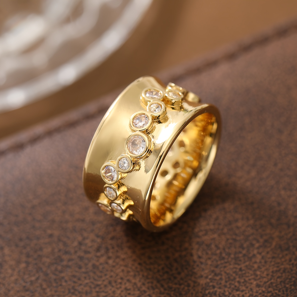 Women's Retro Pave Synthetic Zirconia Hammered Texture Ring