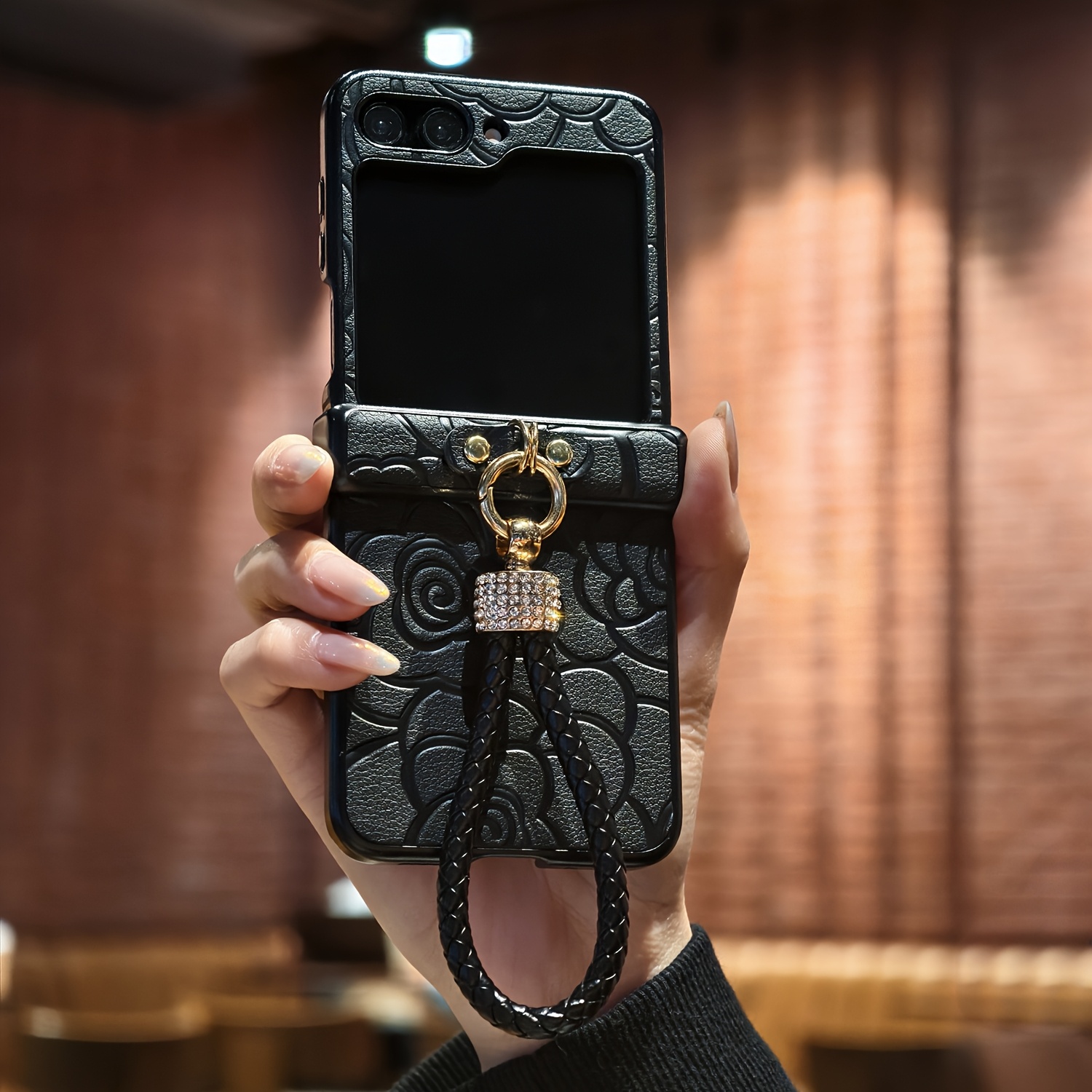 Image of Phone Case: Luxury Flowery Embossed Print Faux Leather With An -plated Fashion Lanyard Luxury Phone Cover For For Galaxy Flip 6, Flip 5, Flip 4, Flip 3 5g Folding Mobile Phone Protective Case