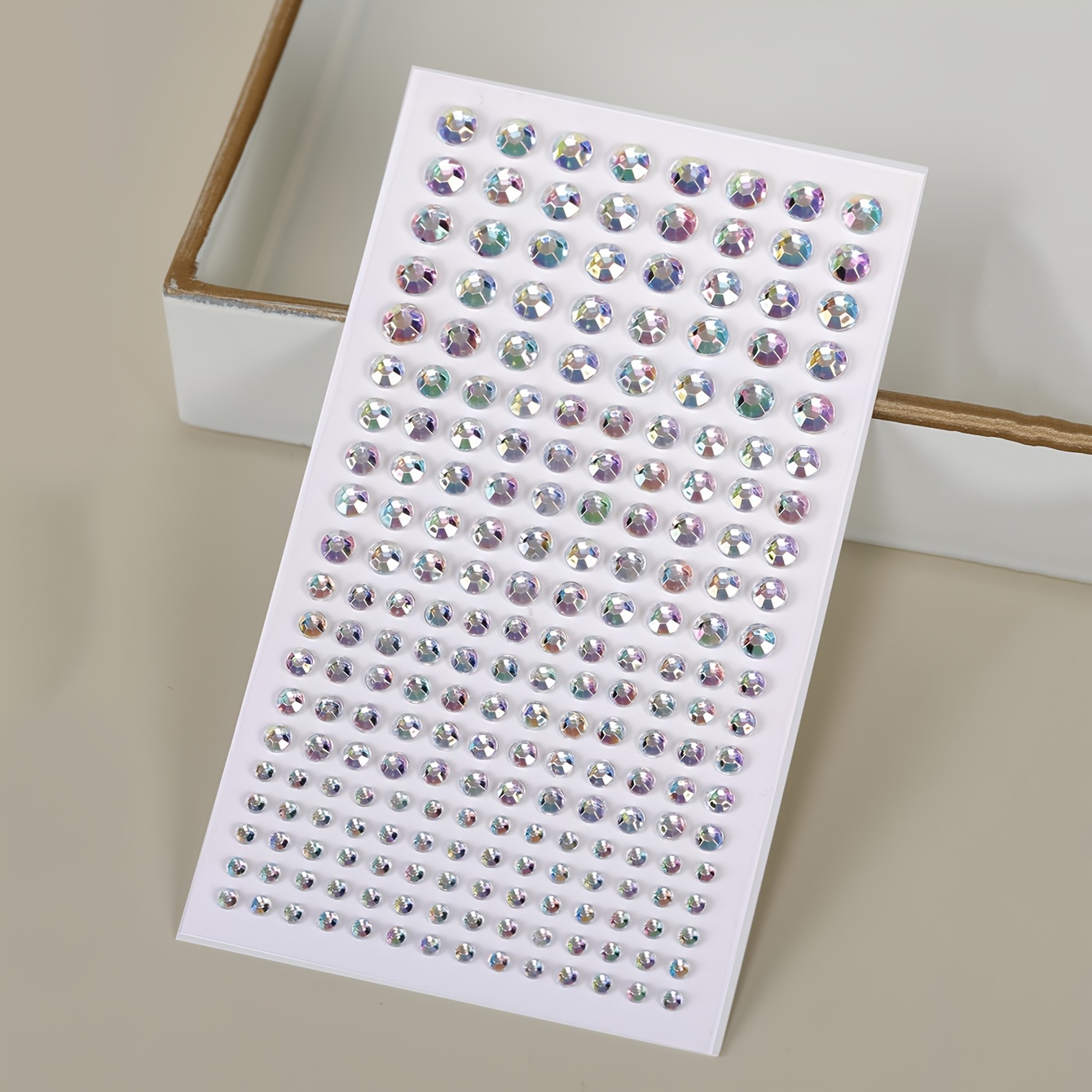 TEMU Diamantes de plateados blancos en múltiples tamaños para simulación 3D, perfectos para decorar el rostro de mujeres. Ideales para festivales,