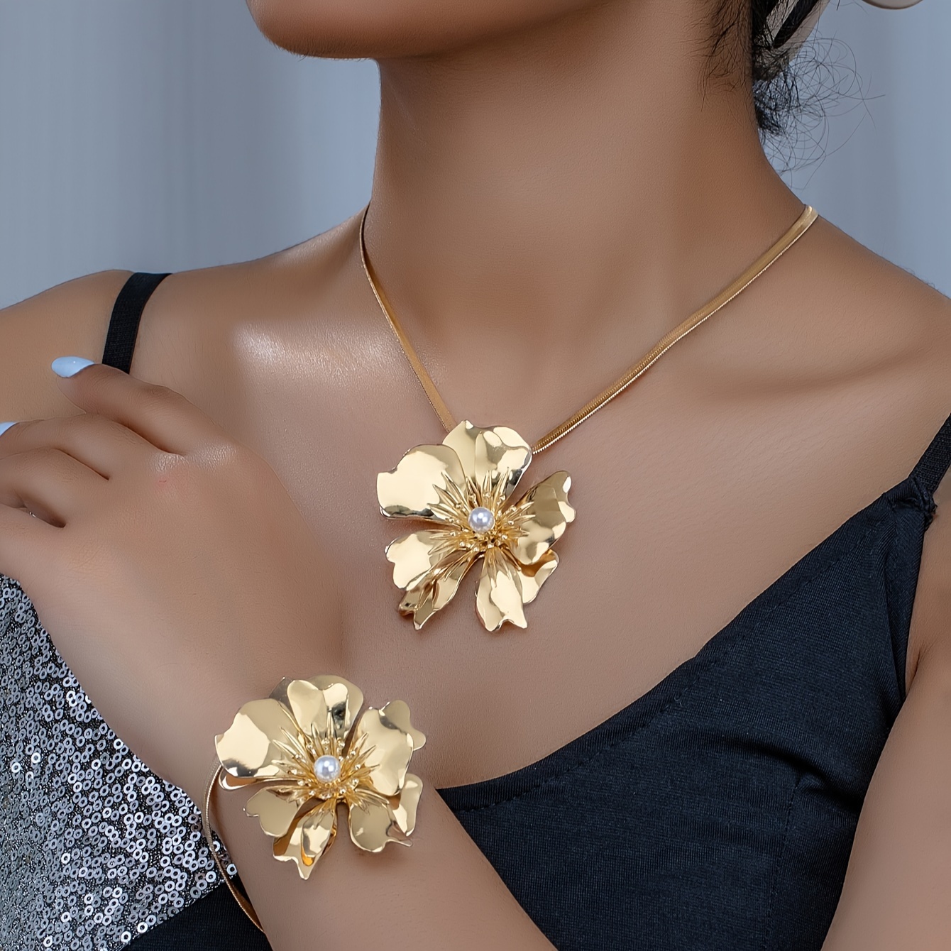 

Exquisite Golden Flower Cor Pendant Necklace & Bracelet Elegant Luxury Style Delicate Holiday Jewelry Set