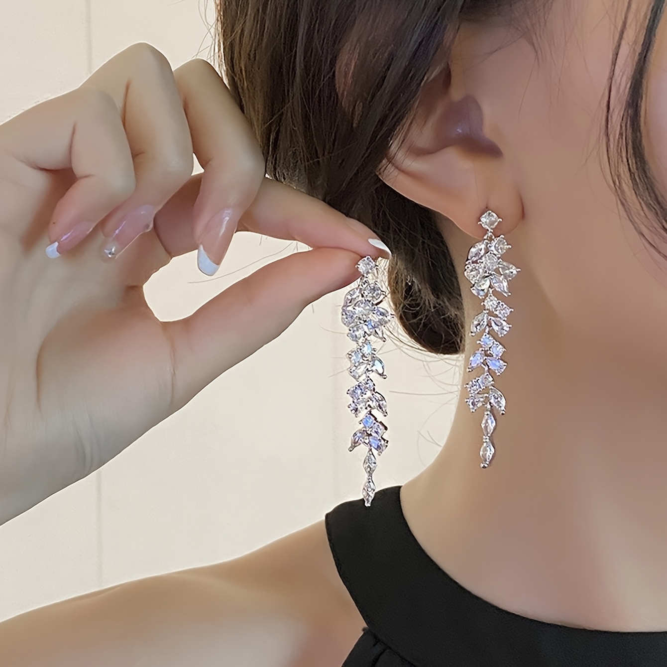 1 Pair Elegant Leaf Design -embellished Artificial Glass Inlaid Women's Earrings - Luxurious Wedding, Party & Banquet Jewelry For Dances, & Wear