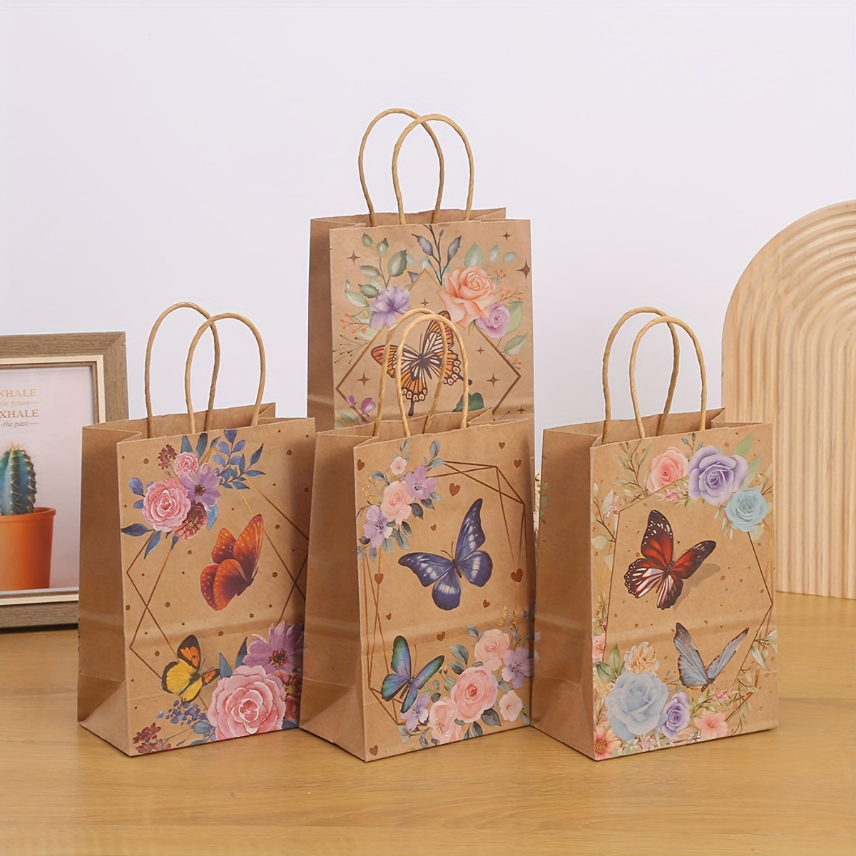 

4pcs/set Butterfly Themed Paper Gift Bags With Handles, Animal Print Patterned Party Favor Bags For Birthday, Candy, Biscuit, Cookie Packaging - Medium And Large Sizes