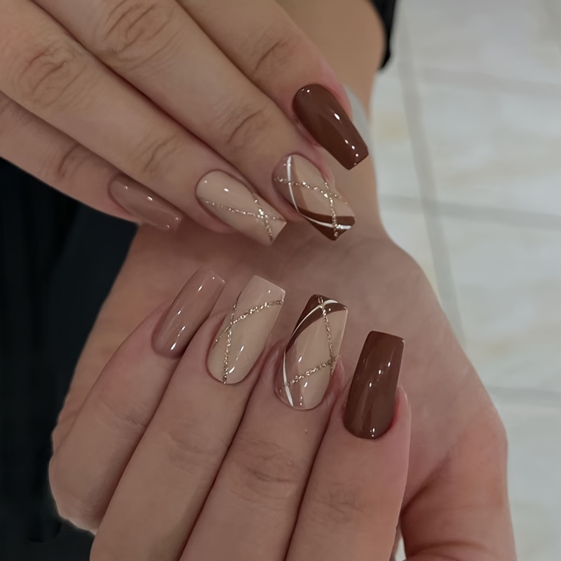 E-shop Vollständiges Set mit 24-teiligen mittelgroßen sargförmigen Kunstnägeln im Vintage-Design mit feinem Glitzer in Rautenform, Milchkaffee-.