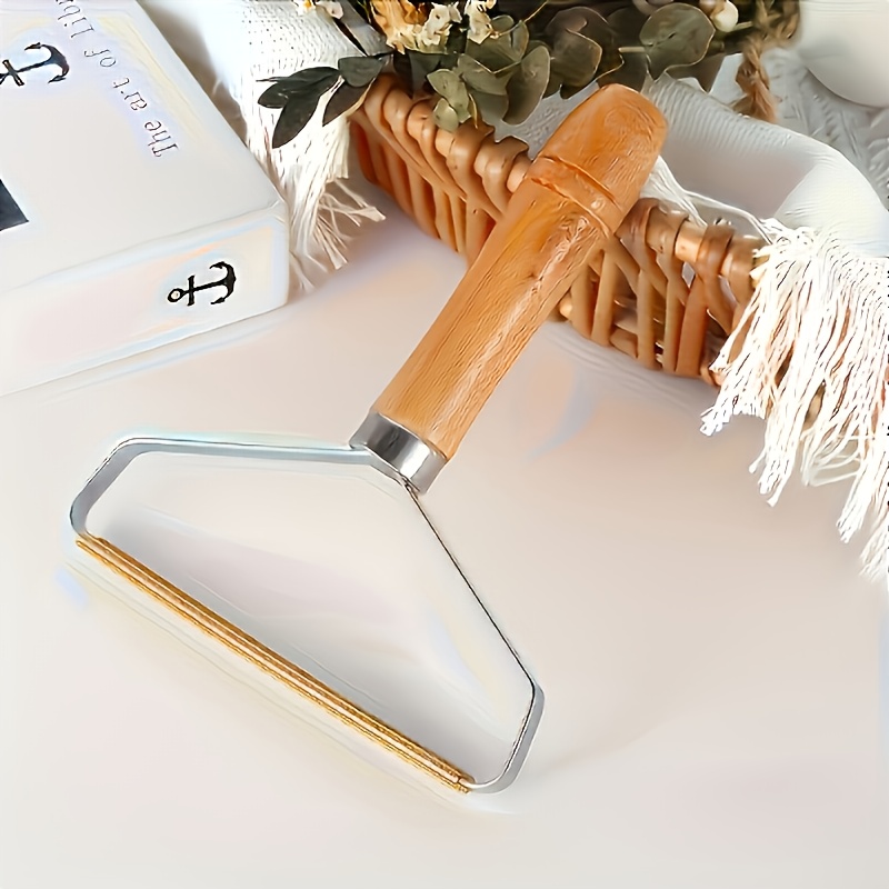 TEMU Portable Manual Fabric Lint Remover, Battery-free Clothes Pet Hair Shaver With Comfort Wood Handle, Reusable Fuzz Remover For Sweaters Coats