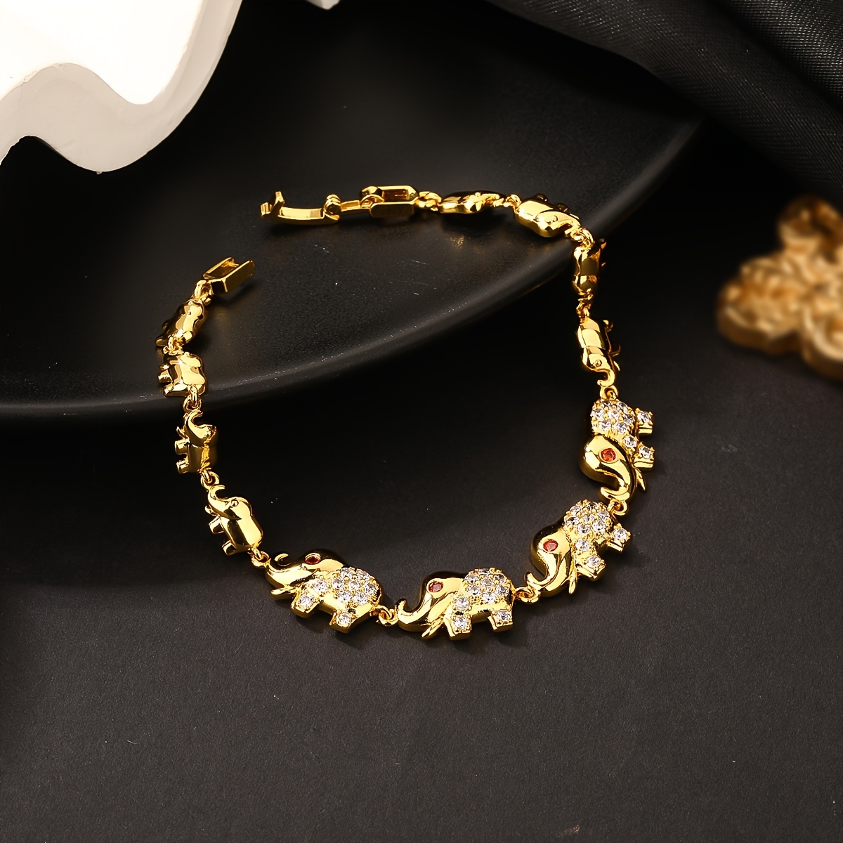 

1 Pc Creative Golden Elephant Design Bracelet Copper 18k Gold Plated Jewelry Zircon Inlaid Personality Hand Decor