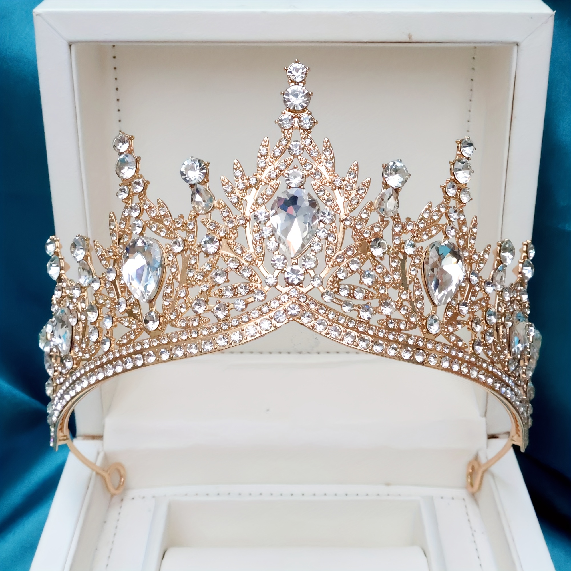 E-shop Tiara-Krone mit Strassbesetzten Blättern & Akzenten, Verstellbares Prinzessinnen-Hochzeits-Schleifen-Accessoire für Geburtstagsfeiern, Bälle,