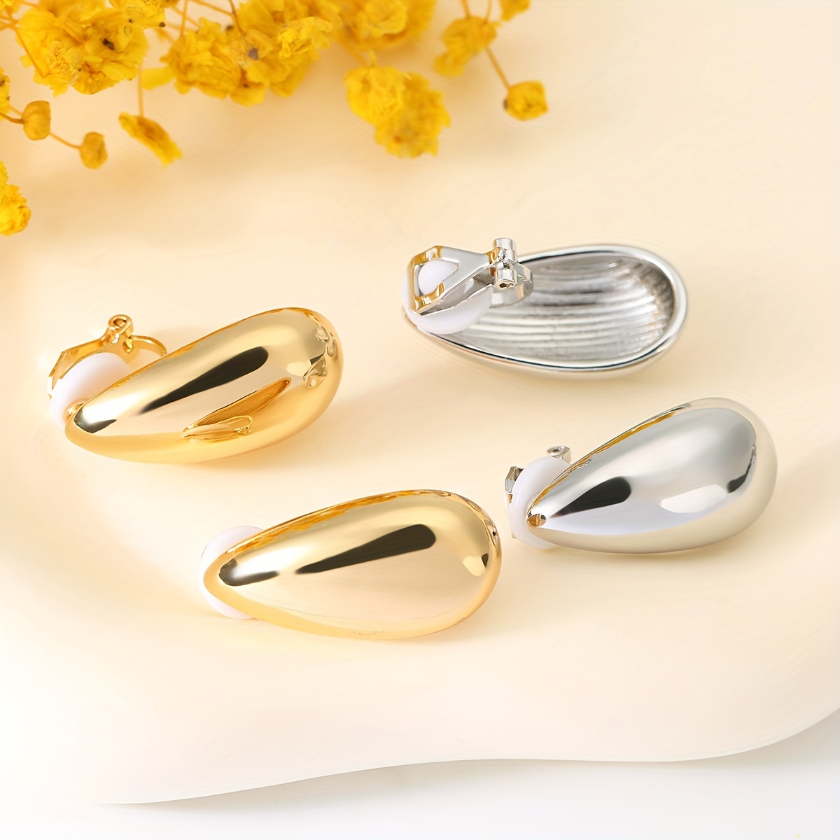 Unisex Fashionable Easy Ear Clips with Metal Texture