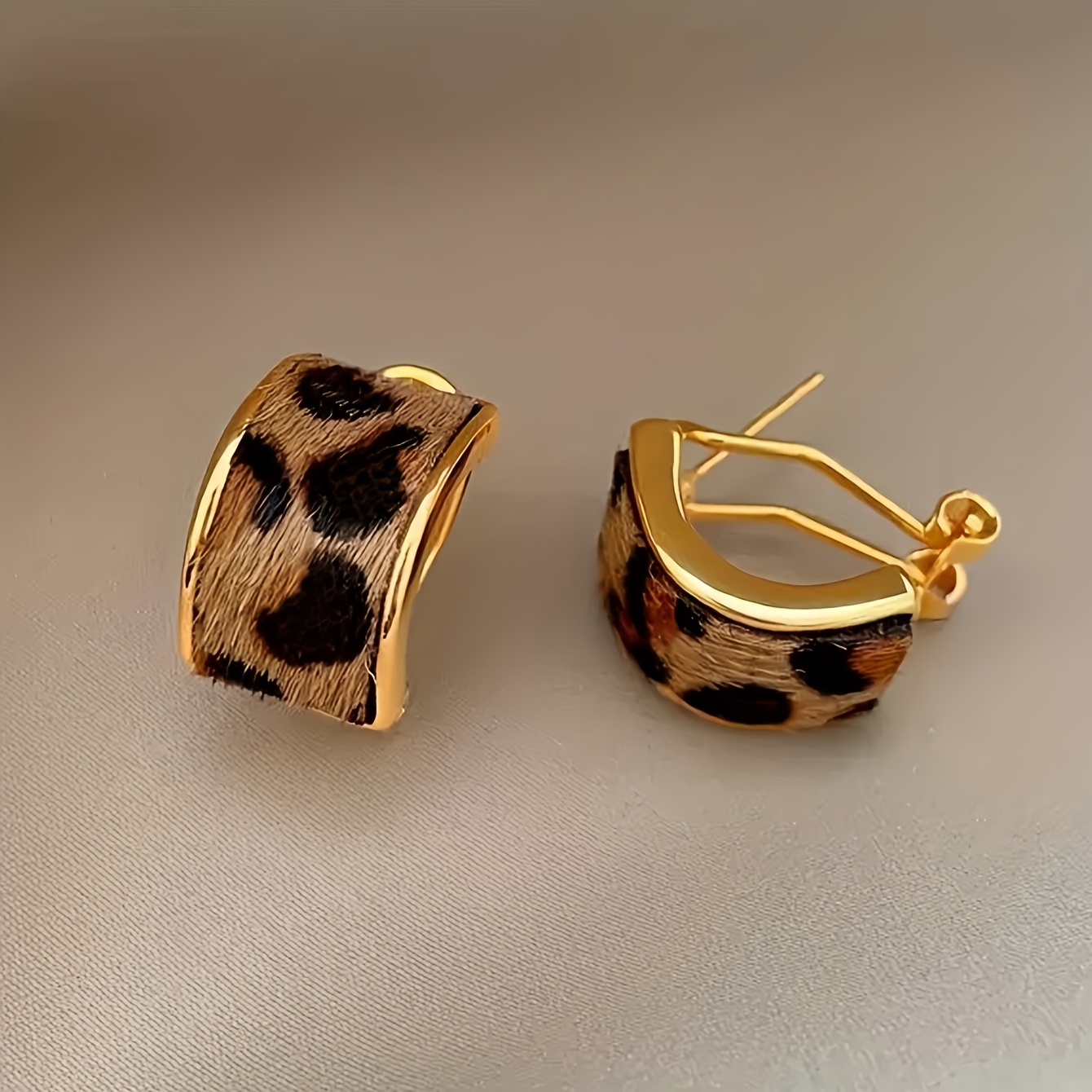 E-shop 1 Paar klassische modische Ohrringe mit Leopardenmuster für Damen, geeignet für den täglichen Arbeitsweg, , Partys ganzjähriges Tragen. Sie sind