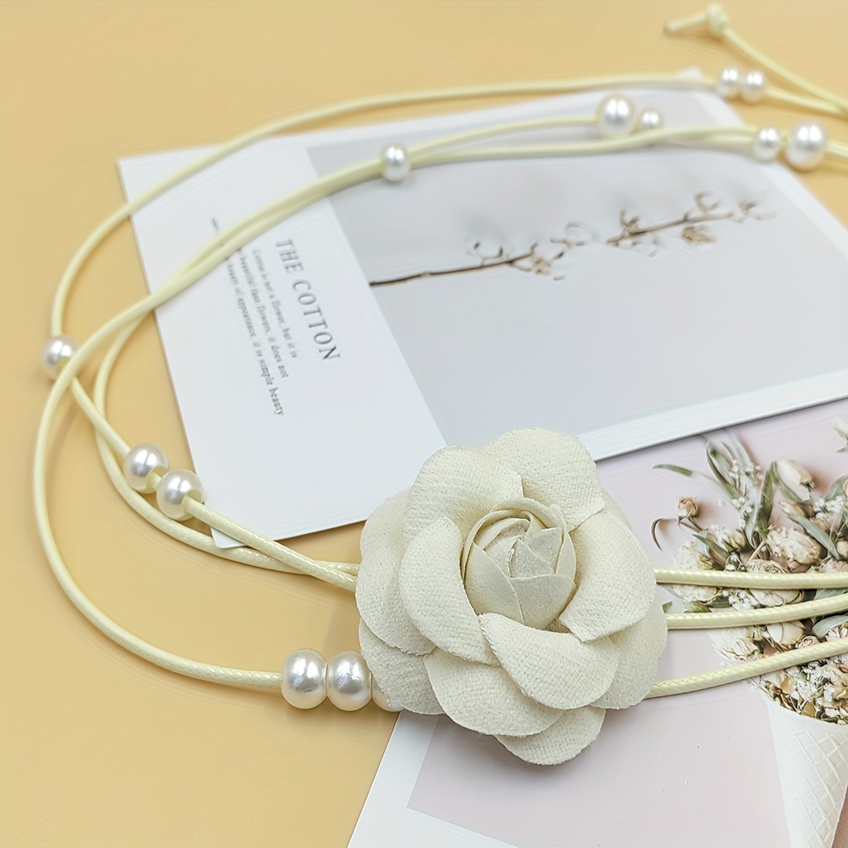E-shop Eleganter, verstellbarer Taillengürtel mit floralen Perlen und Vintage-Blumenschmuck - Beige, -Schichtendesign, , vielseitiges Accessoire für