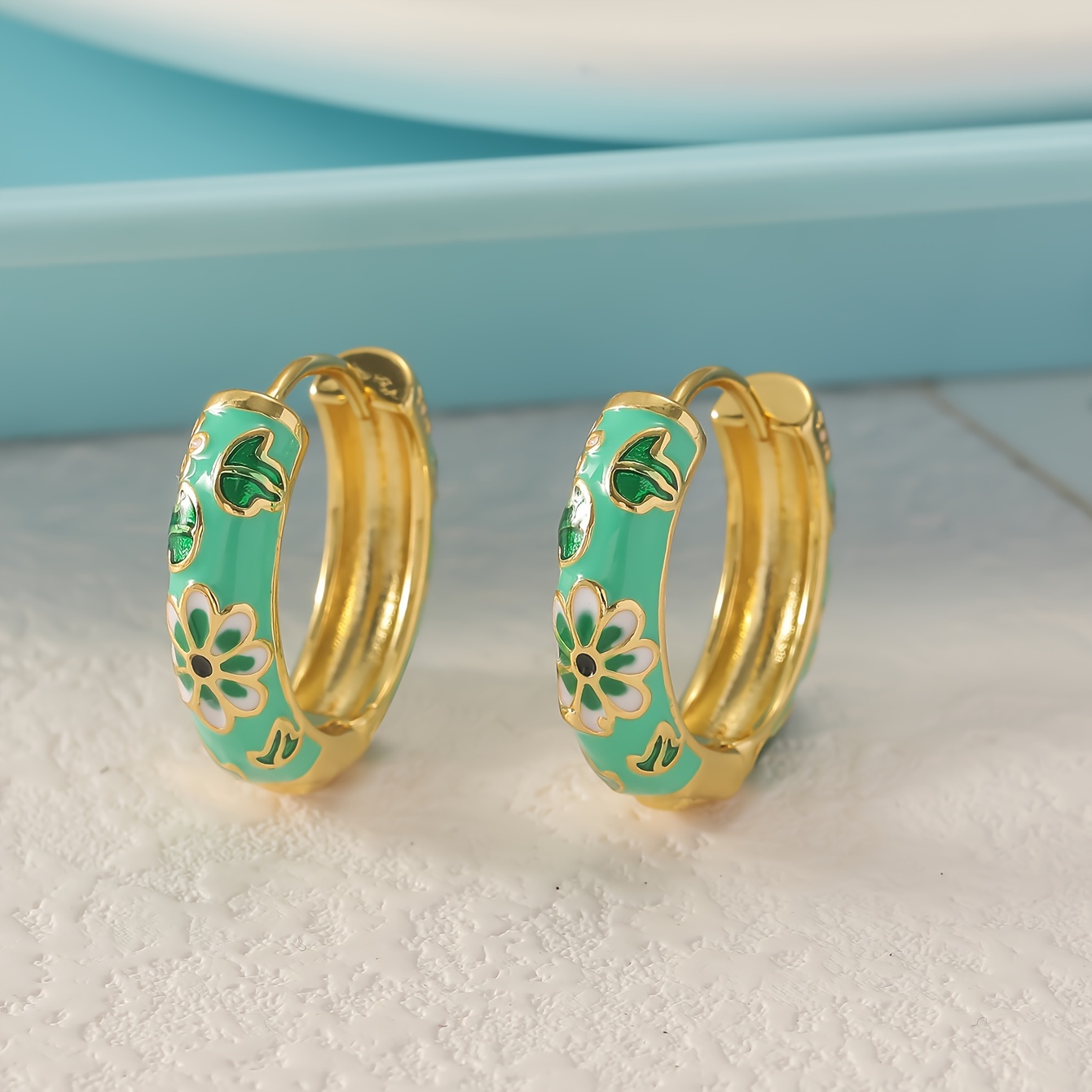 Image of A Pair Of Copper Handmade Oil-painted Earrings With Tight Clasps, Featuring A Stylish And Versatile Design, Perfect As A Gift For Women
