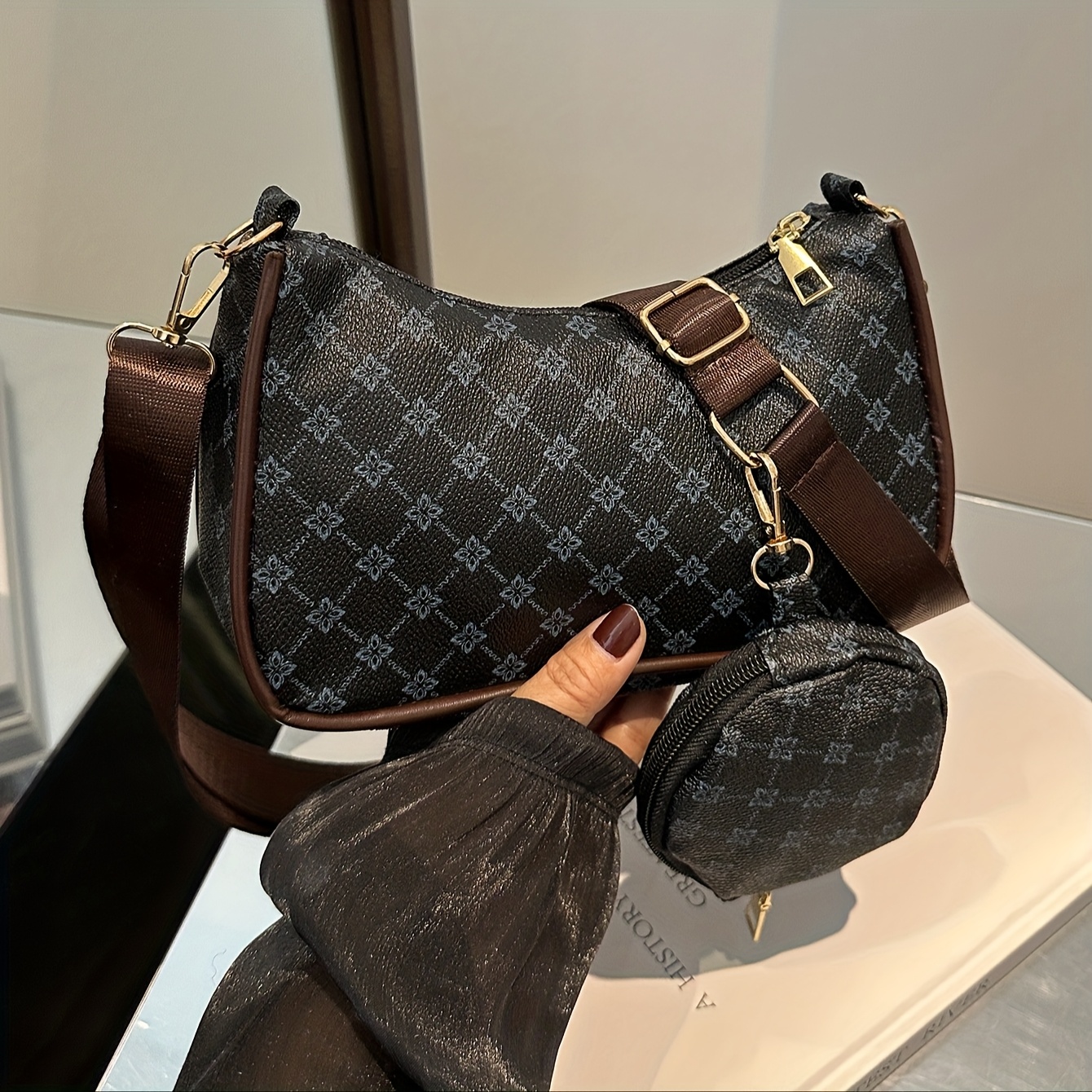 Image of Vintage-style Chic Small Square Bag, Simple And Fashionable Single-shoulder Bag, Minimalist Vintage Crossbody Bag For Women, Mother-daughter Bag