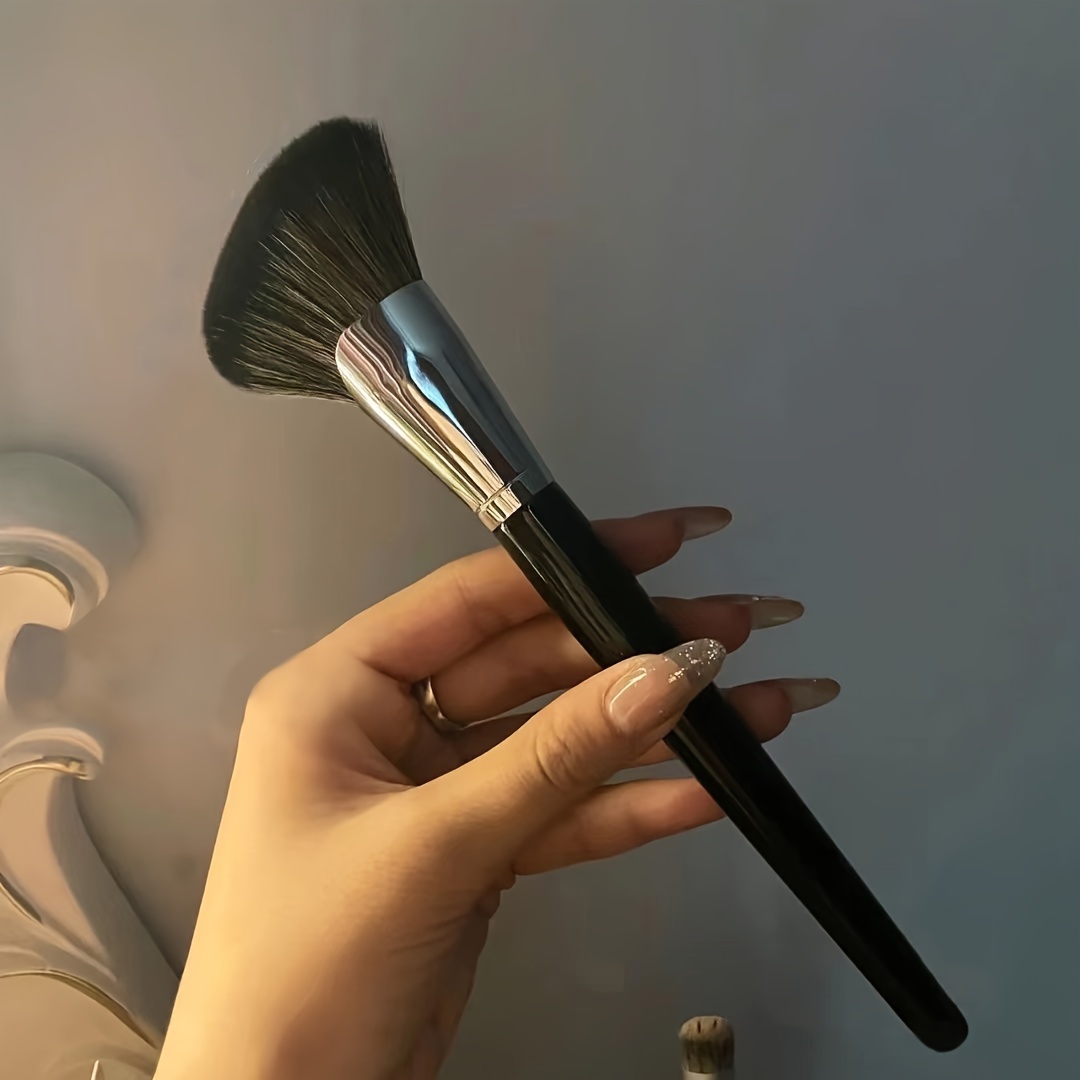 

Style Élégant] Grande Brosse de Contour Angulaire Moelleuse pour - Ombrage Latéral & , Poils en Nylon , Manche en Plastique ABS, Parfum, pour Tous Types de Peau, Pinceaux de Maquillage