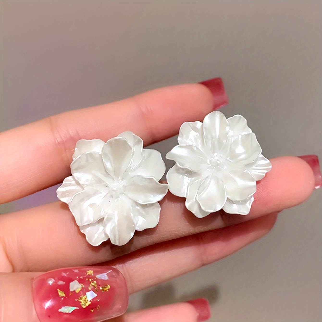 

Hot Sale White Flower Stud Earrings Vintage Simple Style Ear Piercing Jewelry Versatile Ear Accessories