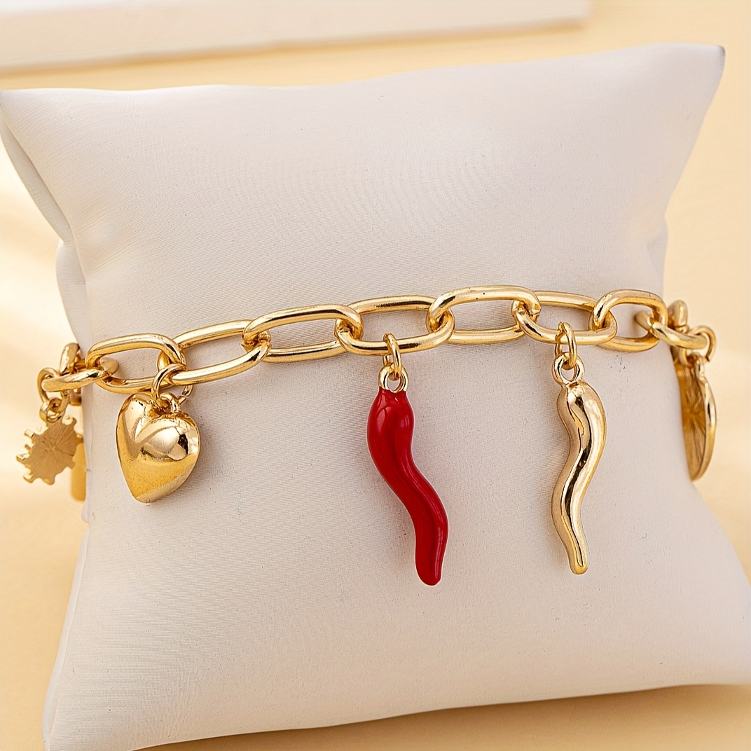 A Stylish Bohemian-style Heart-shaped Pepper Pendant Bracelet