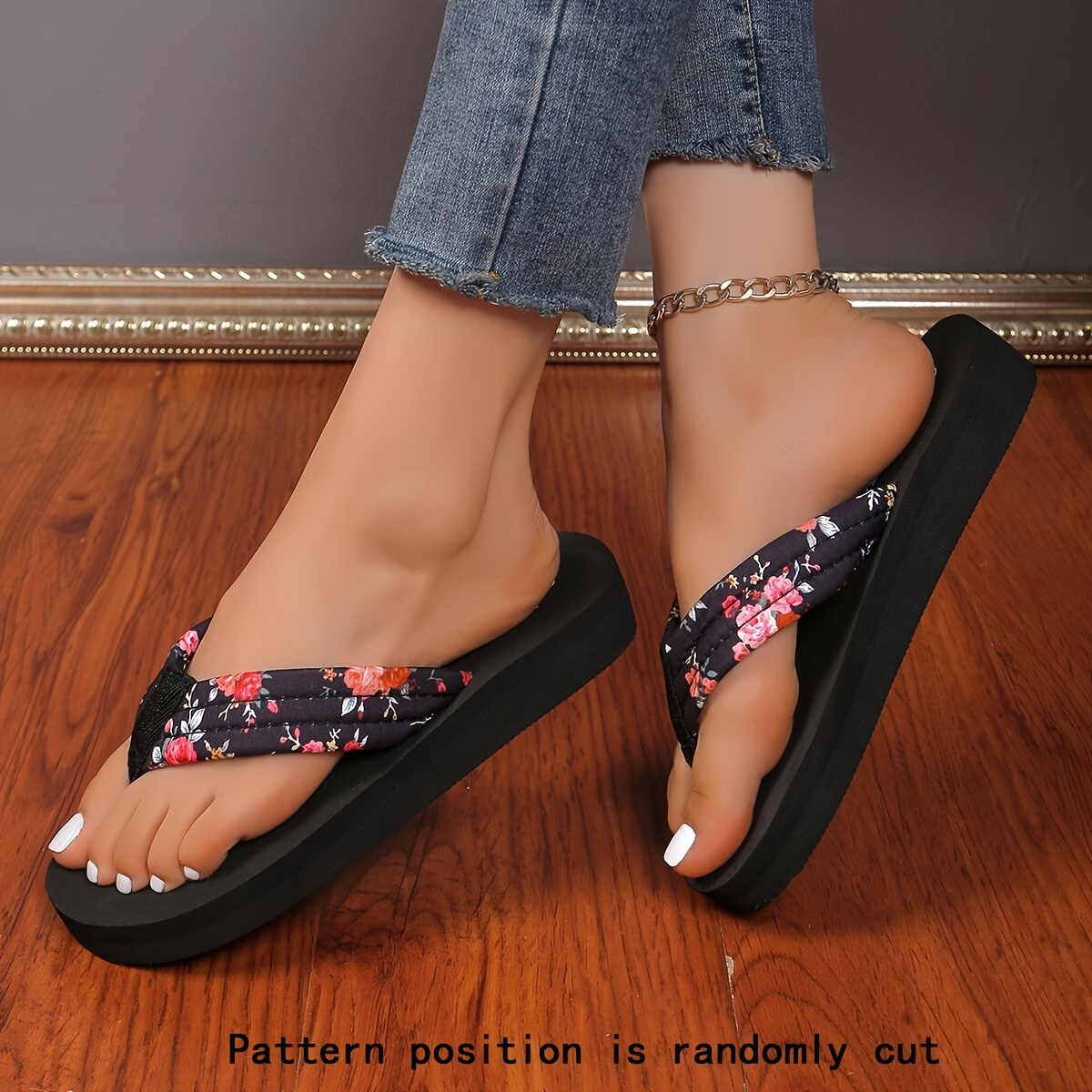 

Women's Fashion Floral Print Flip Flops, Fabric Material, Comfy Summer Beach Sandals, Casual Thong Slides, Trendy Footwear For Outdoor And Indoor Use