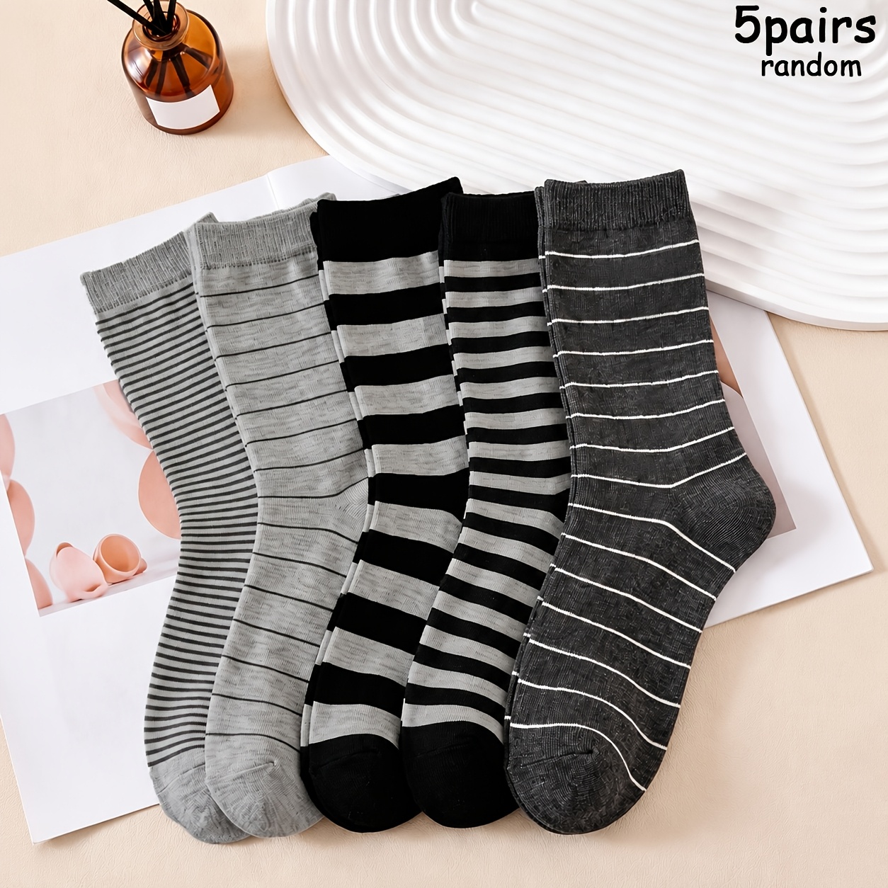 TEMU 5 Paires [Style Aléatoire] Chaussettes Unisexe Rayées Noires, Blanches et Grises Minimalistes Japonaises, Confortables et Respirantes, Tendance