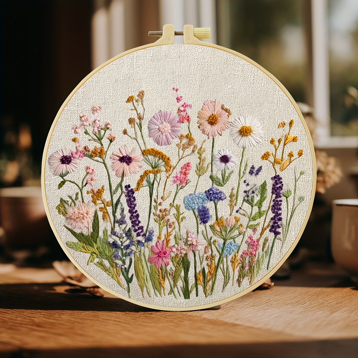 刺繍キット1セット、15×15cm/5.9×5.9インチ~20×20cm/7.9×7.9インチ、美しい花柄テーマ、大人と初心者向け手作りDIY刺繍セット、取扱説明書、プリント生地、刺繍枠、針と糸付き、家族や友人へのクリスマスギフトに最適: retailer-supplied image