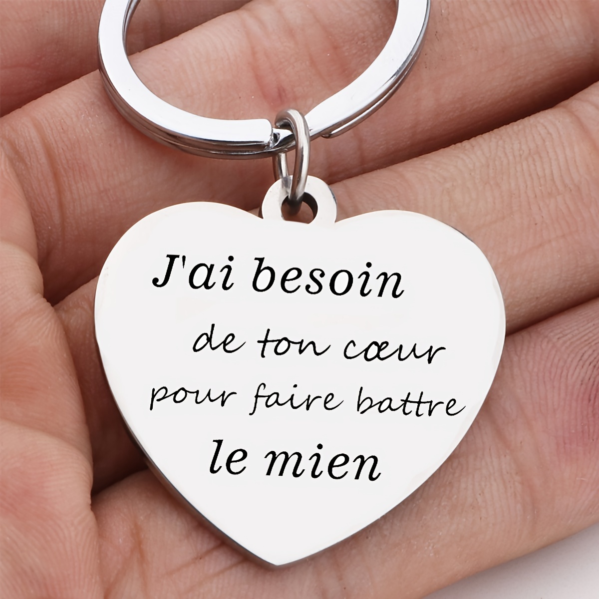 

1pc, Heart-shaped Stainless Steel Keychain, Romantic French Quote, Gift For Loved Ones, Family & Friends, Durable Key Holder