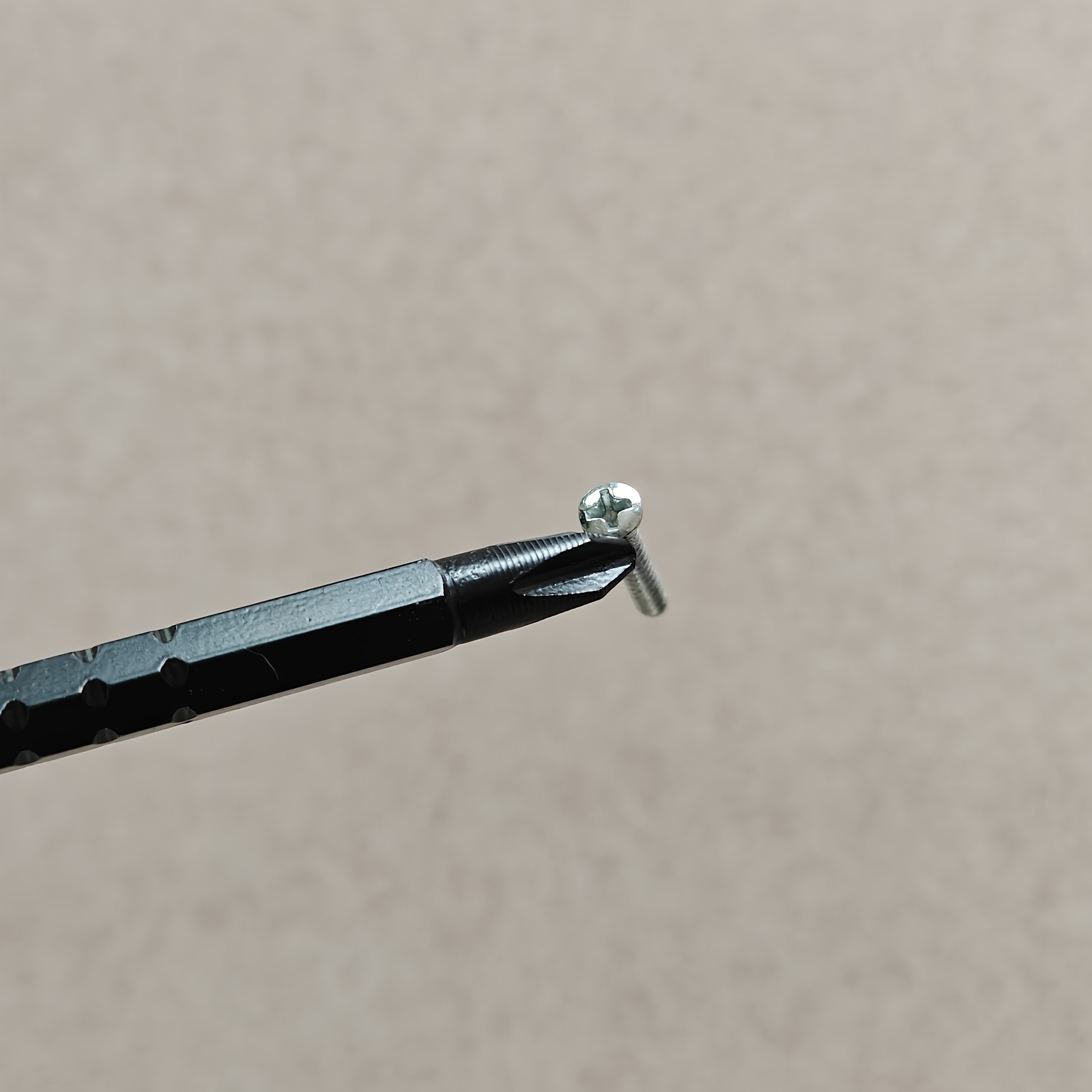 2 in 1 magnetic manual screwdriver phillips flathead tips delivers stronger torque Product details 2