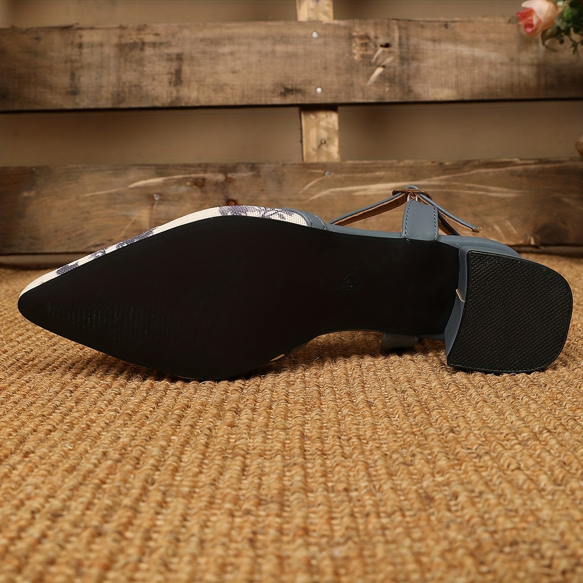 Vintage Elegant Floral Ankle Strap Chunky Heel Pointed Toe Flat Shoes for Women, Women Shoes