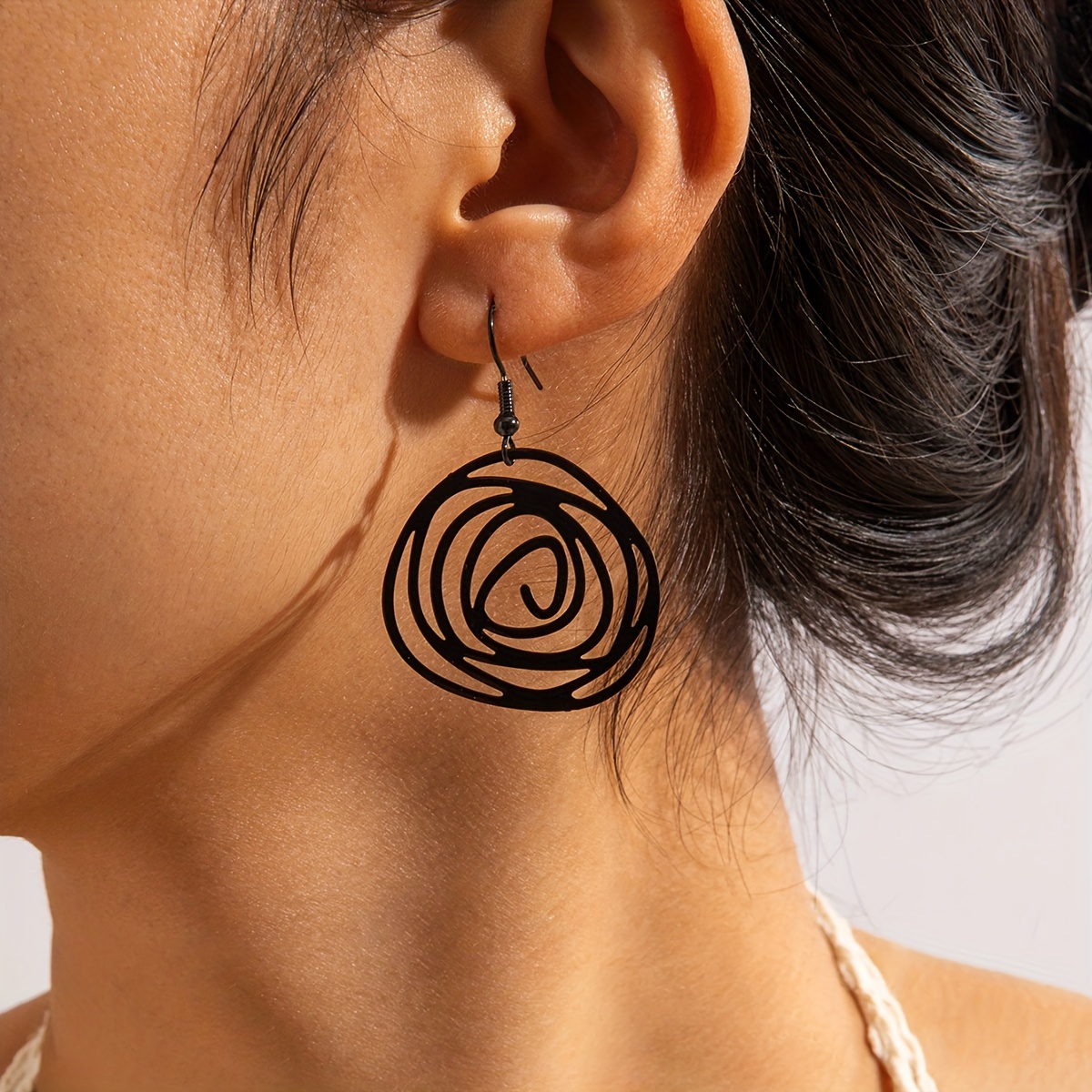Image of 1 Pair Of Gothic-style Line Spiral -shaped Earrings, A Fashionable And Creative Pendant Earring, Perfect For Daily Wear And Parties, A Four-season Accessory, Halloween Holiday Jewelry