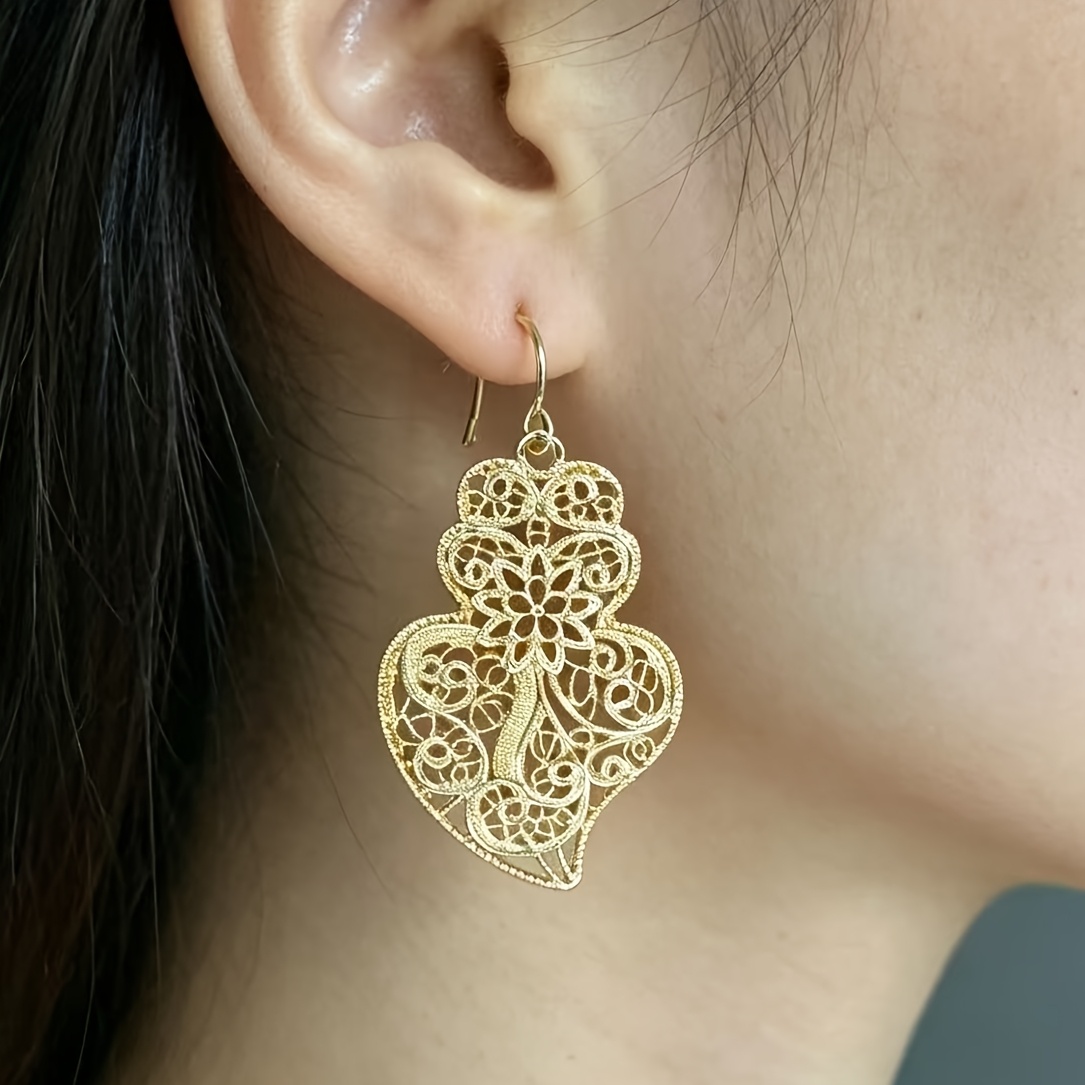 TEMU Une paire de boucles d'oreilles pendantes vintage en avec cœur et motif floral, adaptées pour les quotidiens, et les dîners pour femme, et les