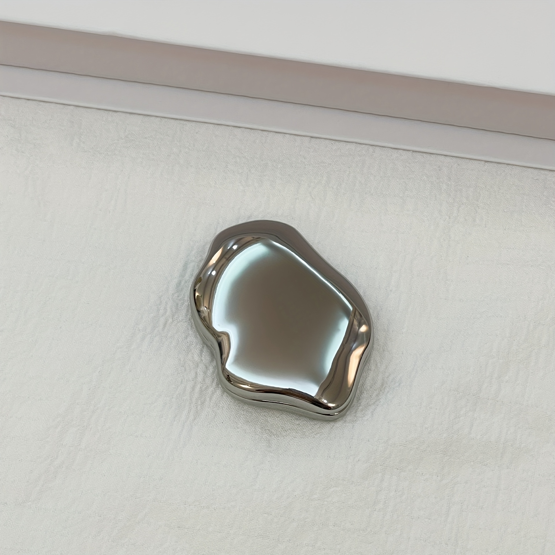 TEMU Handheld Heart-shaped Makeup Mirror, Mini Simple And Non Fragile Portable Double-sided Small Mirror, Cute And Foldable Makeup Mirror, Travel
