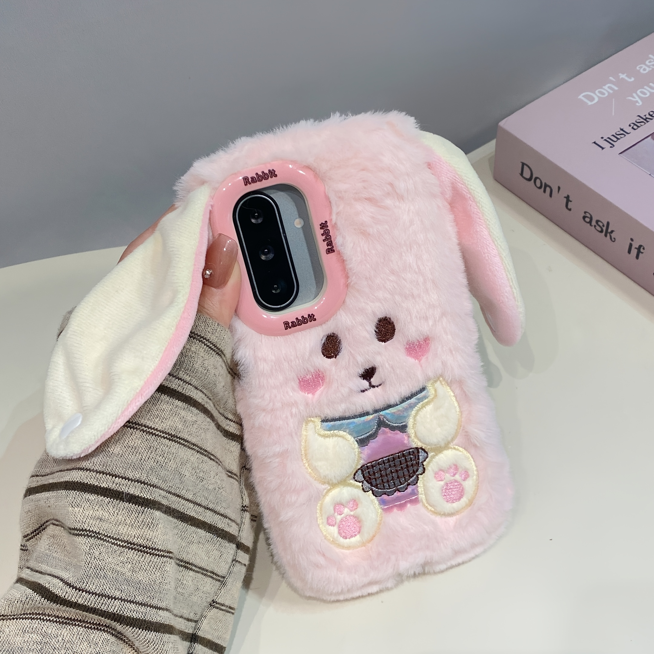 TEMU Phone Case: Plush Handheld Button Bunny, Suitable For A14/a15/a16/a17/a26/a35/a36/a54/a55/a56/a05s Couple's Autumn/winter Plush Phone Case